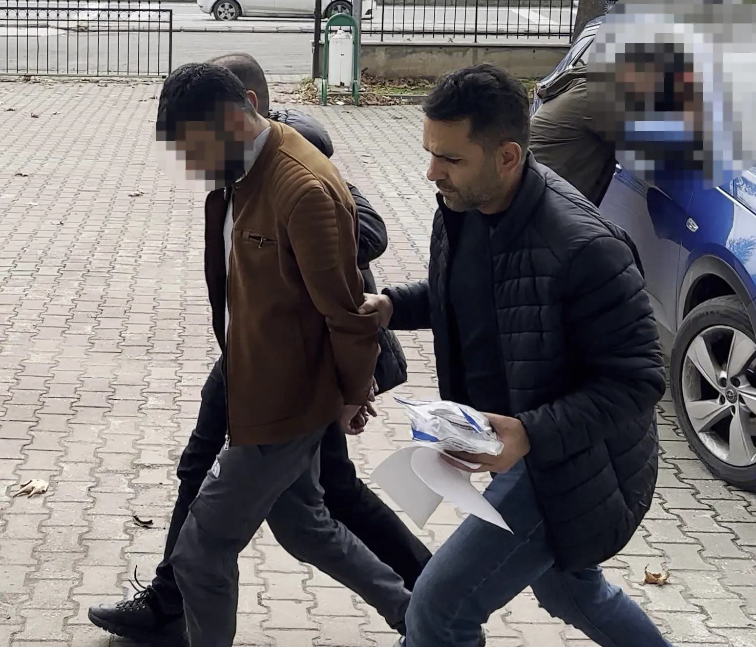 Karasu'daki hırsızlık şüphelileri Adapazarı'nda kıskıvrak yakalandı