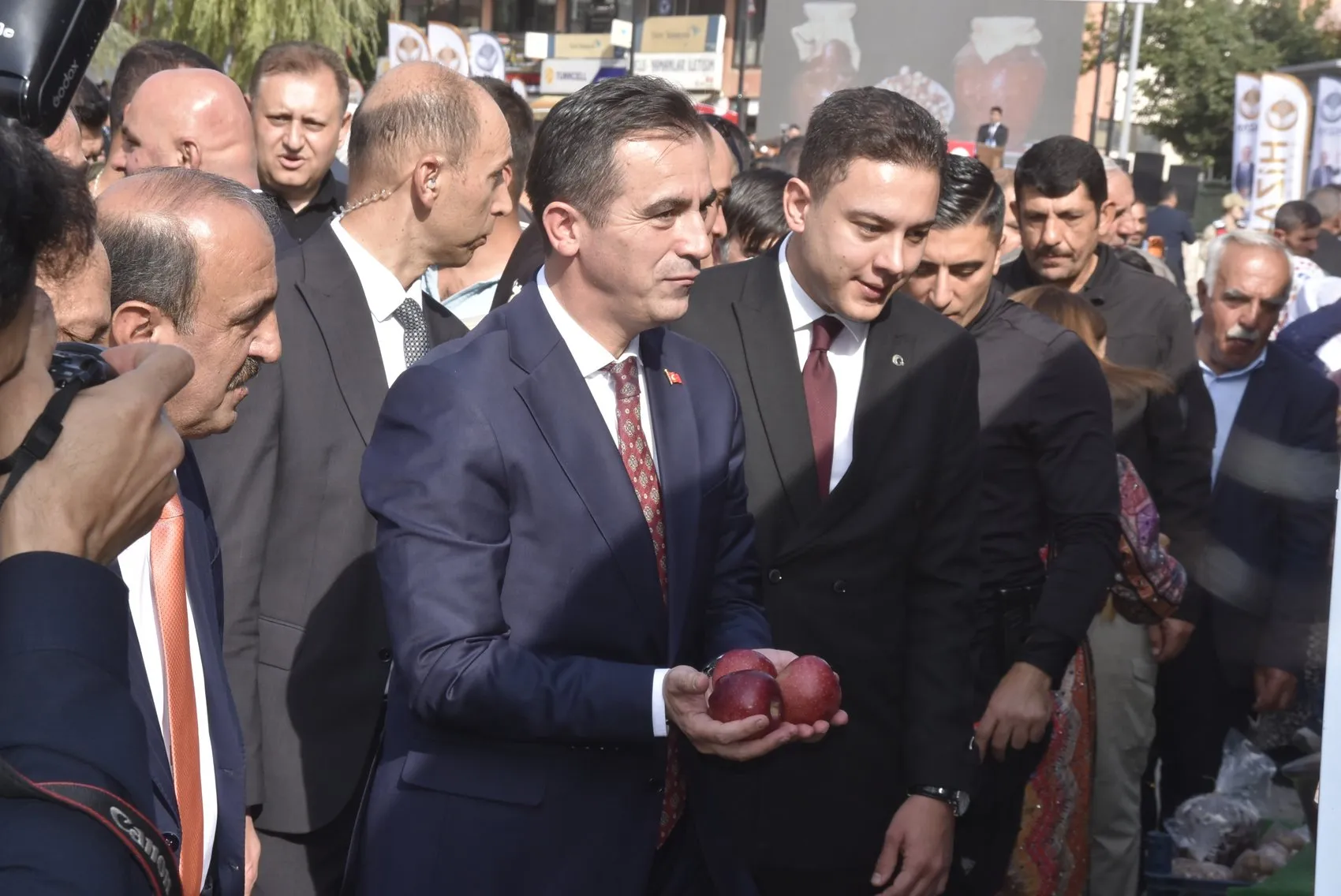 Hizan'ın altın sarısı hazinesi ilk kez festivalle taçlandı: Karakovan balı dünyaya açılıyor