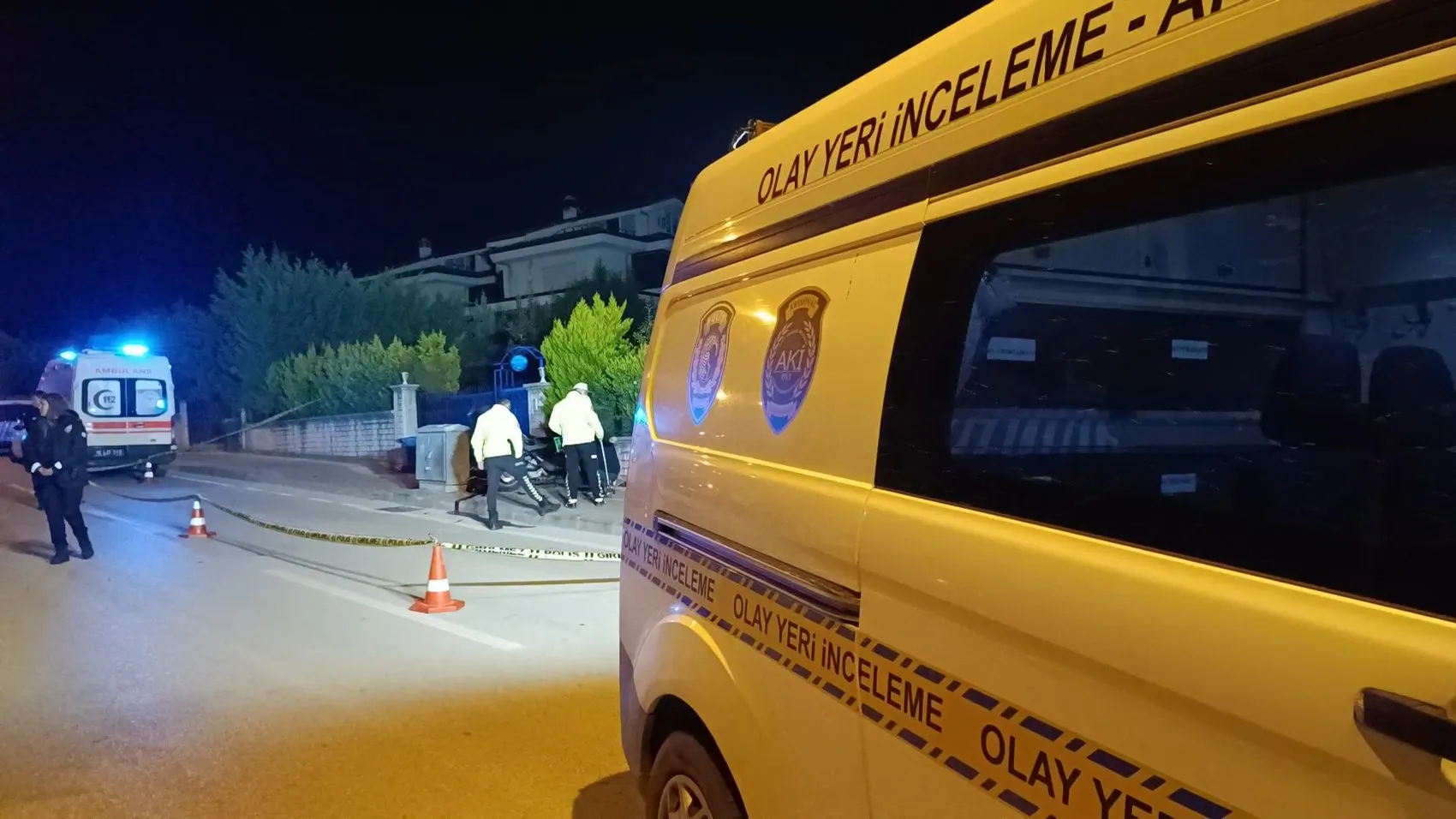 Nilüfer'de gece yarısı dehşeti: Genç sürücü elektrik panosuna çarparak can verdi