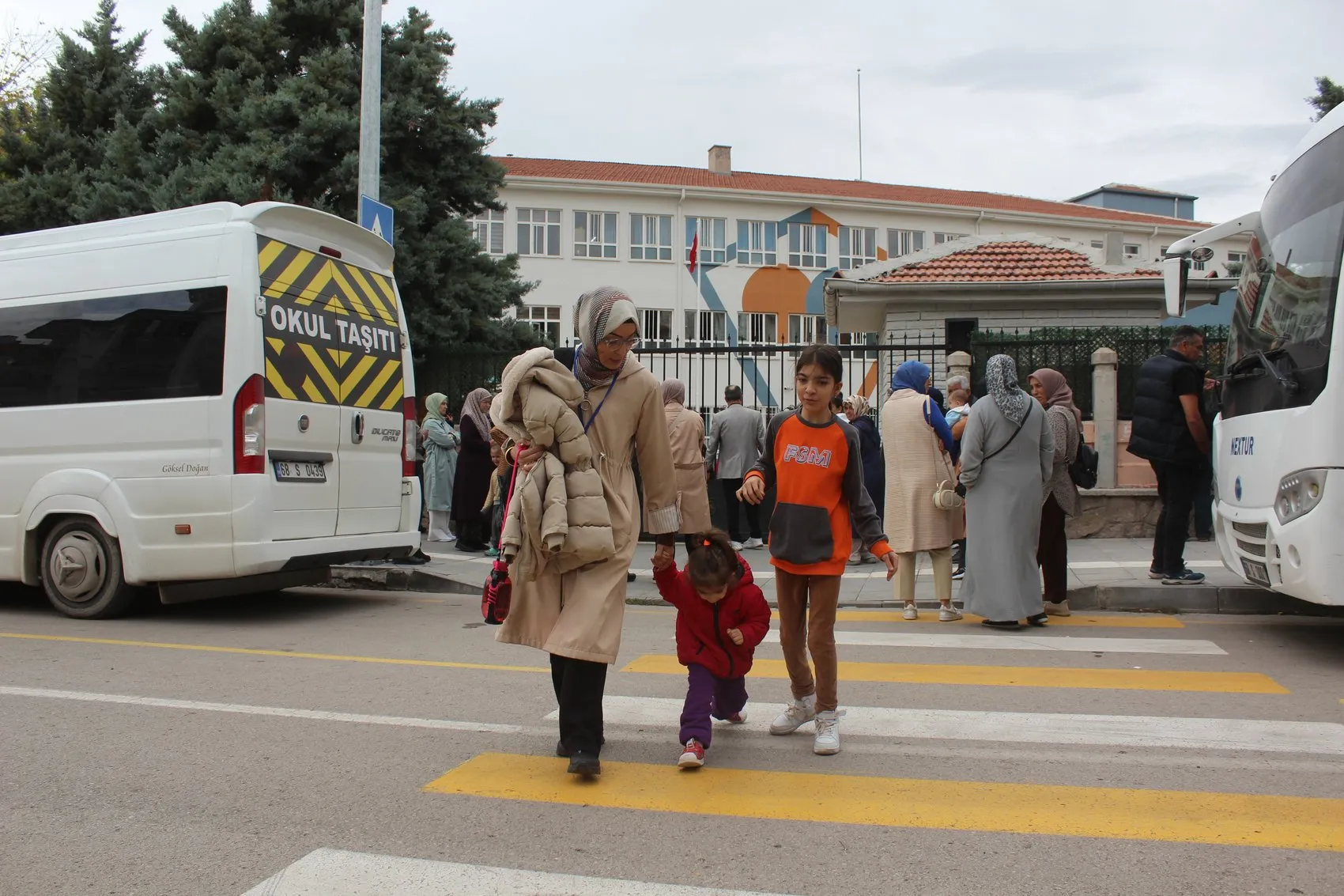 Hayrunnisa'nın imkansızı başaran azmi: 7 yaşında ilk adımını attı, şimdi beyaz önlük hayali kuruyor