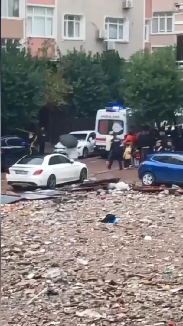 Zeytinburnu'nda çatı tamiri faciası: İkinci kez çıktığı çatıdan düşerek can verdi