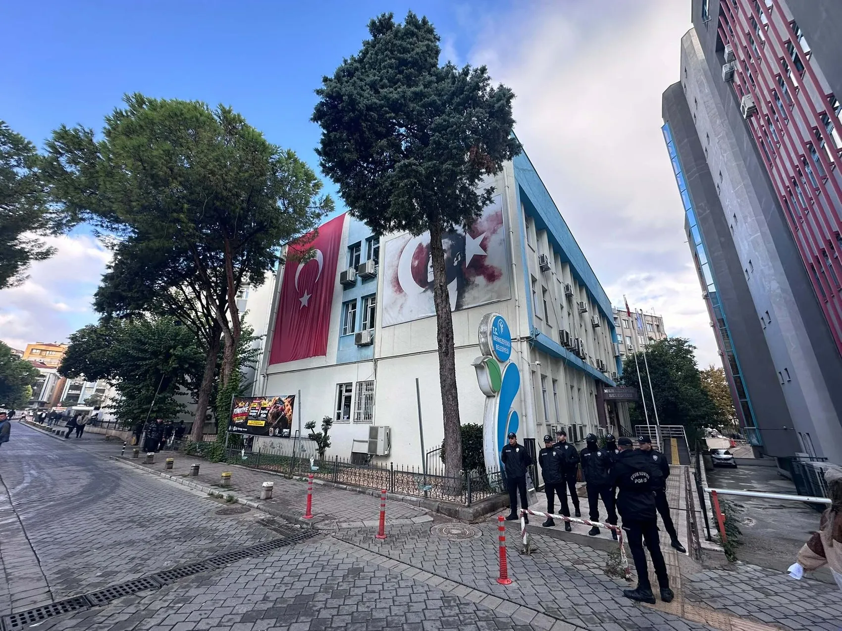 Merkezefendi Belediyesi'nde rüşvet ve yolsuzluk operasyonu: Gözaltı süreci derinleşiyor