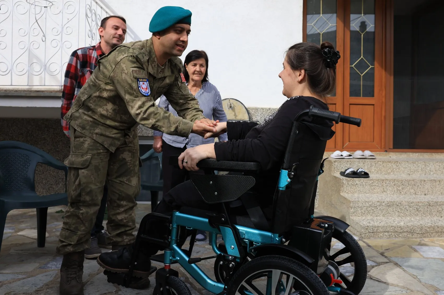 Prizren'de Mehmetçik eliyle gelen umut: 39 yaşındaki vatandaşa büyük destek