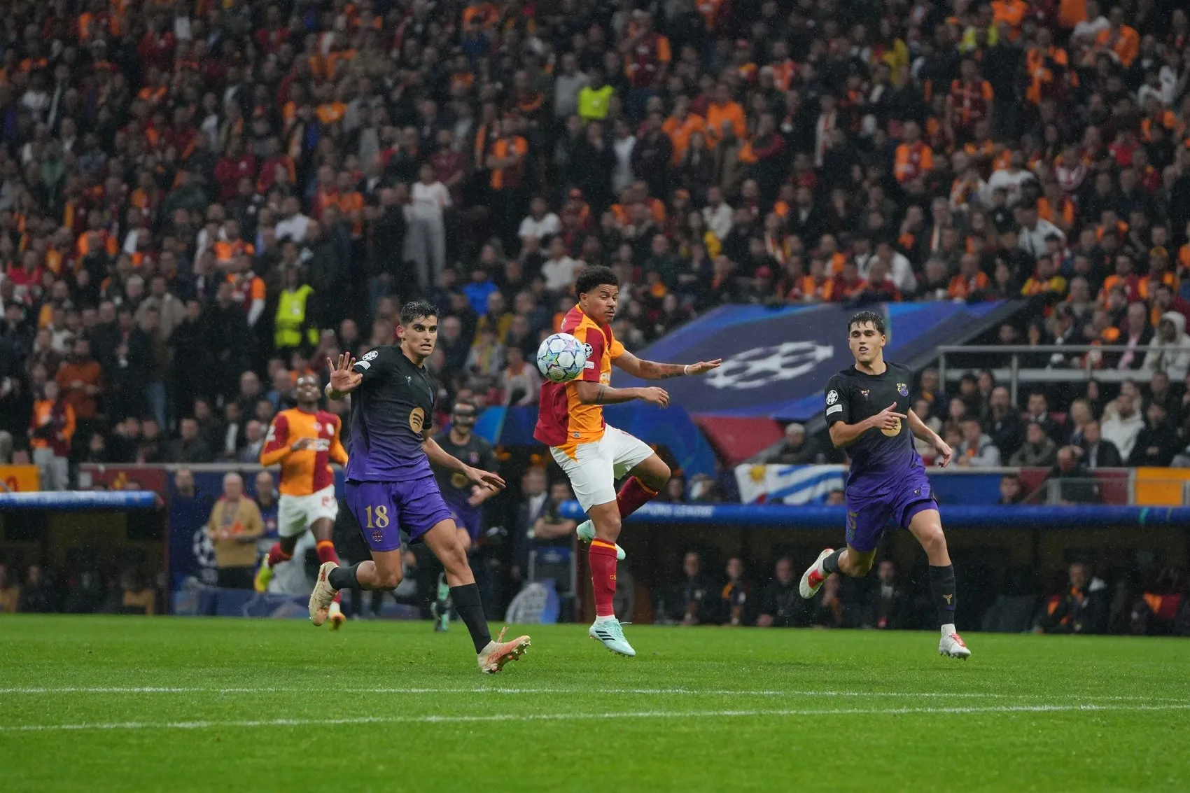 Rams Park'ta hayal kırıklığı: Galatasaray devler arenasında Barcelona'ya boyun eğdi