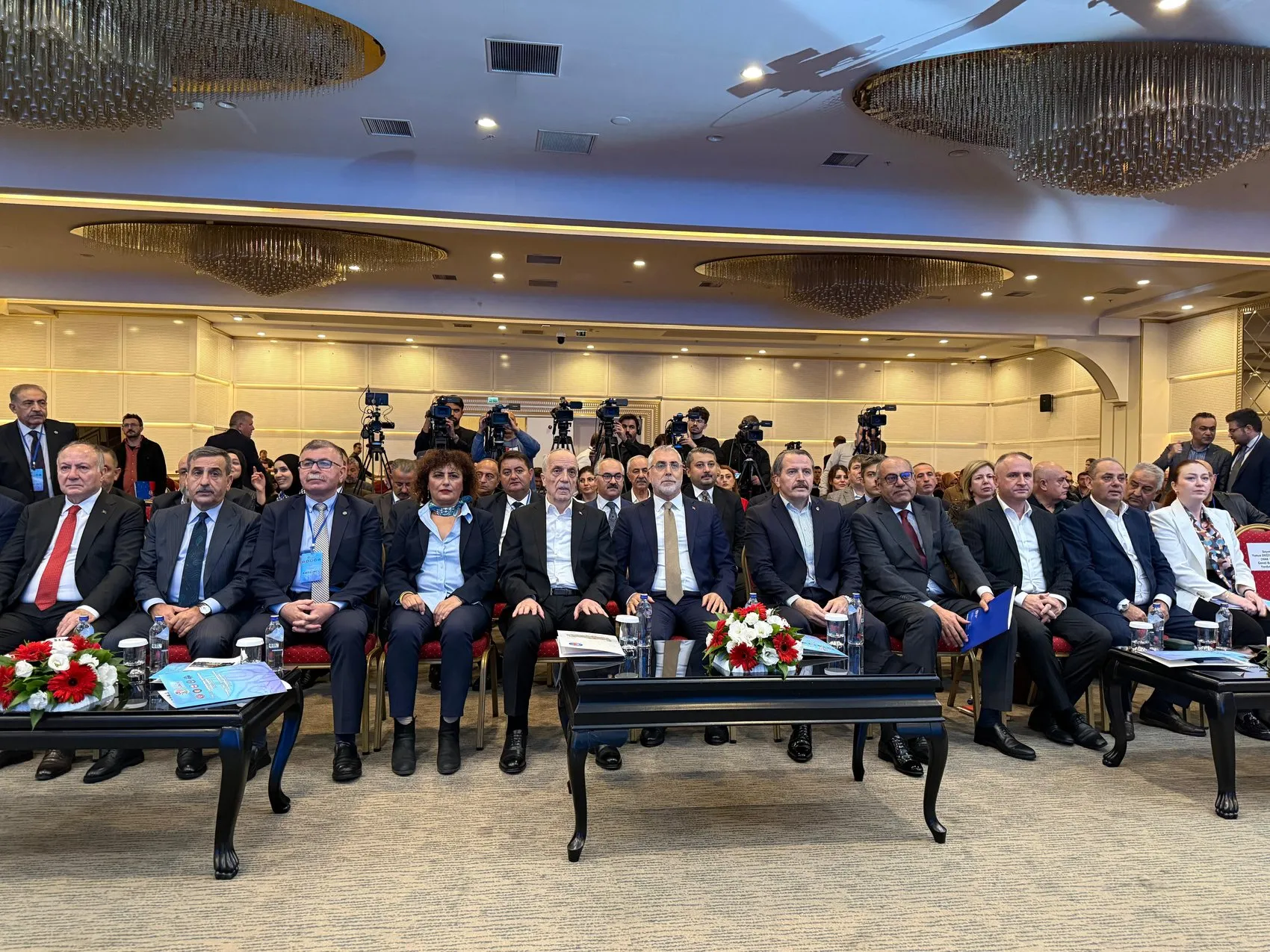 Bakan Işıkhan'dan iş dünyasına yeşil dönüşüm sözü: Faturayı çalışana kesmeyeceğiz
