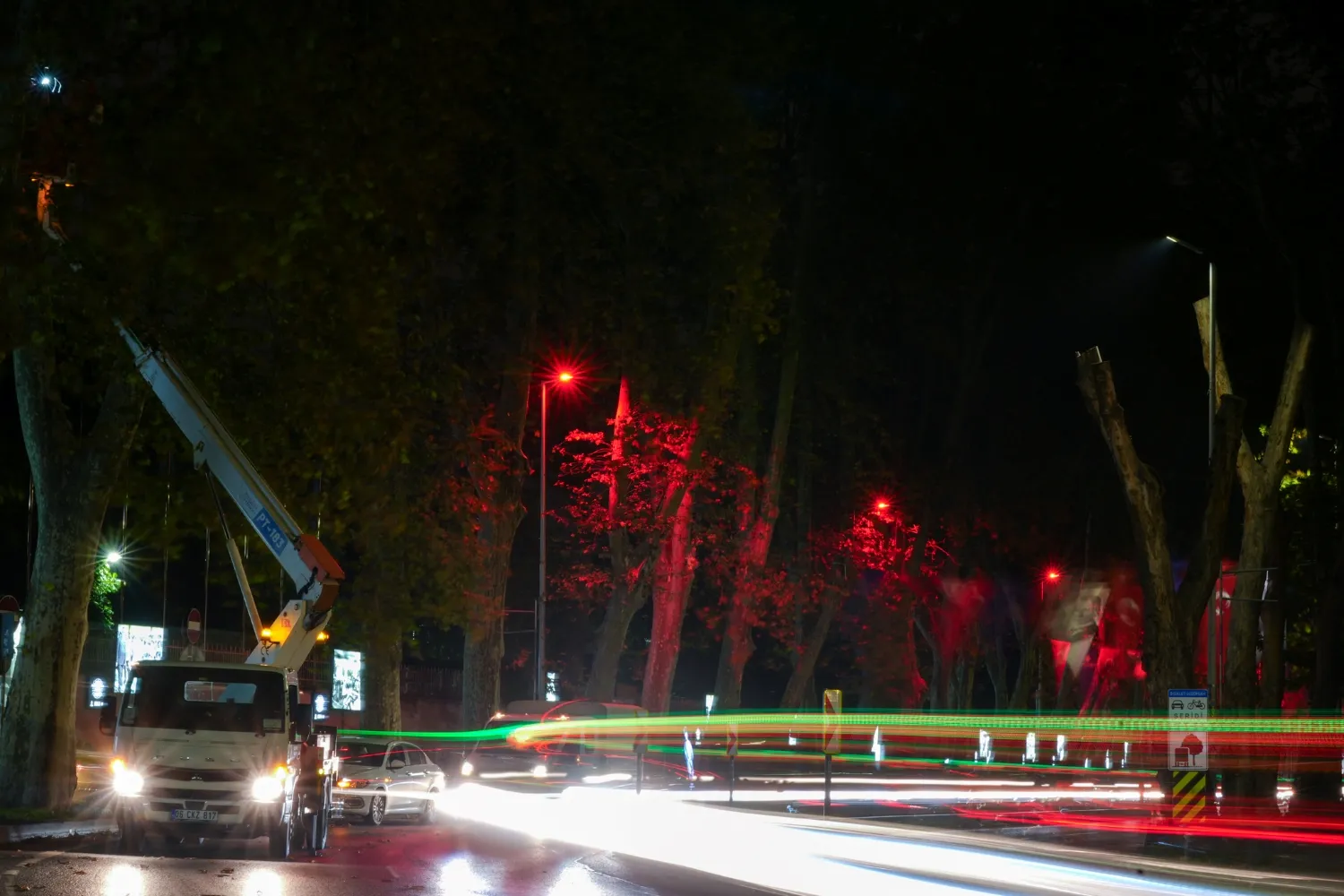 Dolmabahçe Caddesi'nde Cumhuriyetin 103. yılına özel görsel şölen