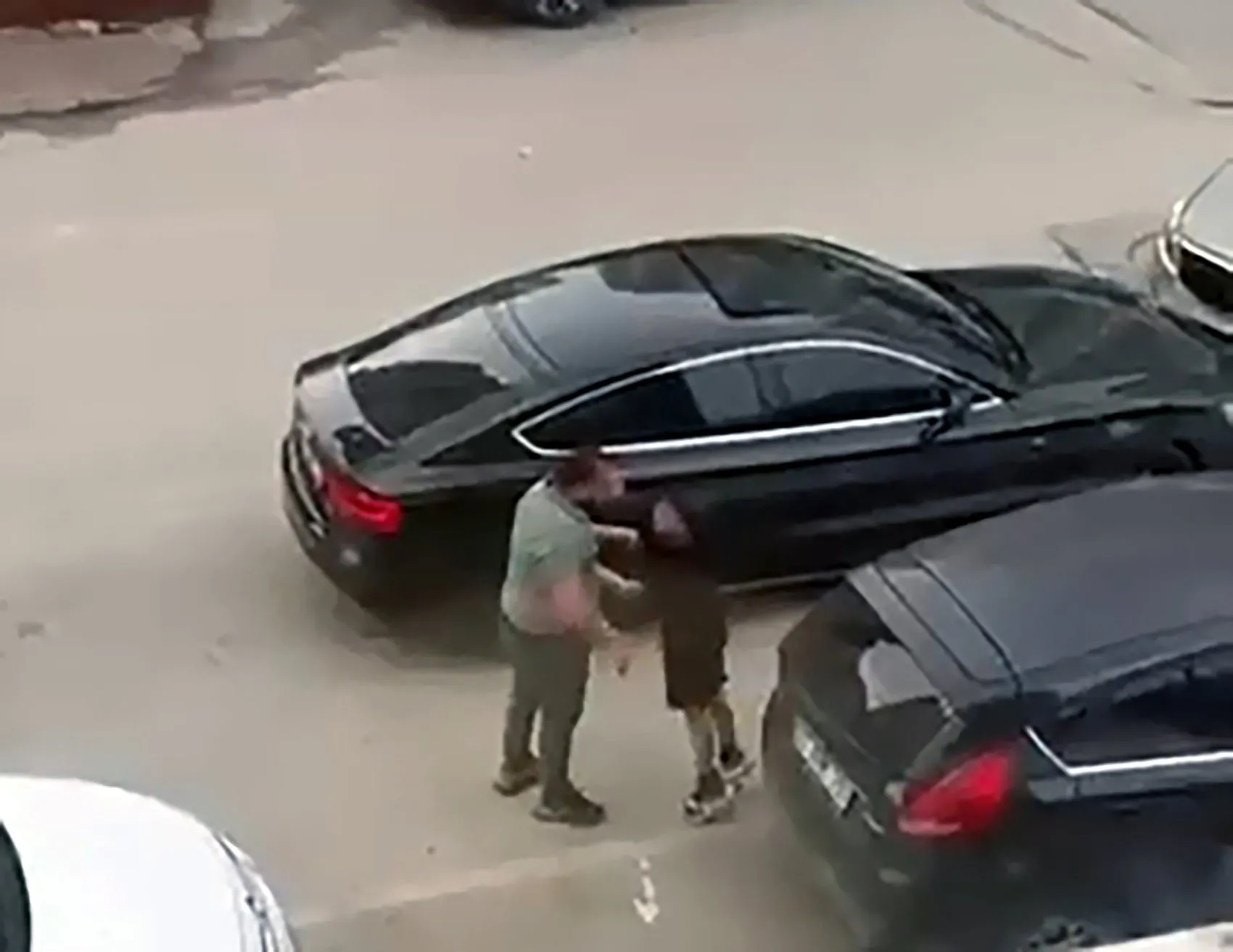 Çocukların gözü önünde dehşet anları: Annesini korumak için babasına meydan okudu