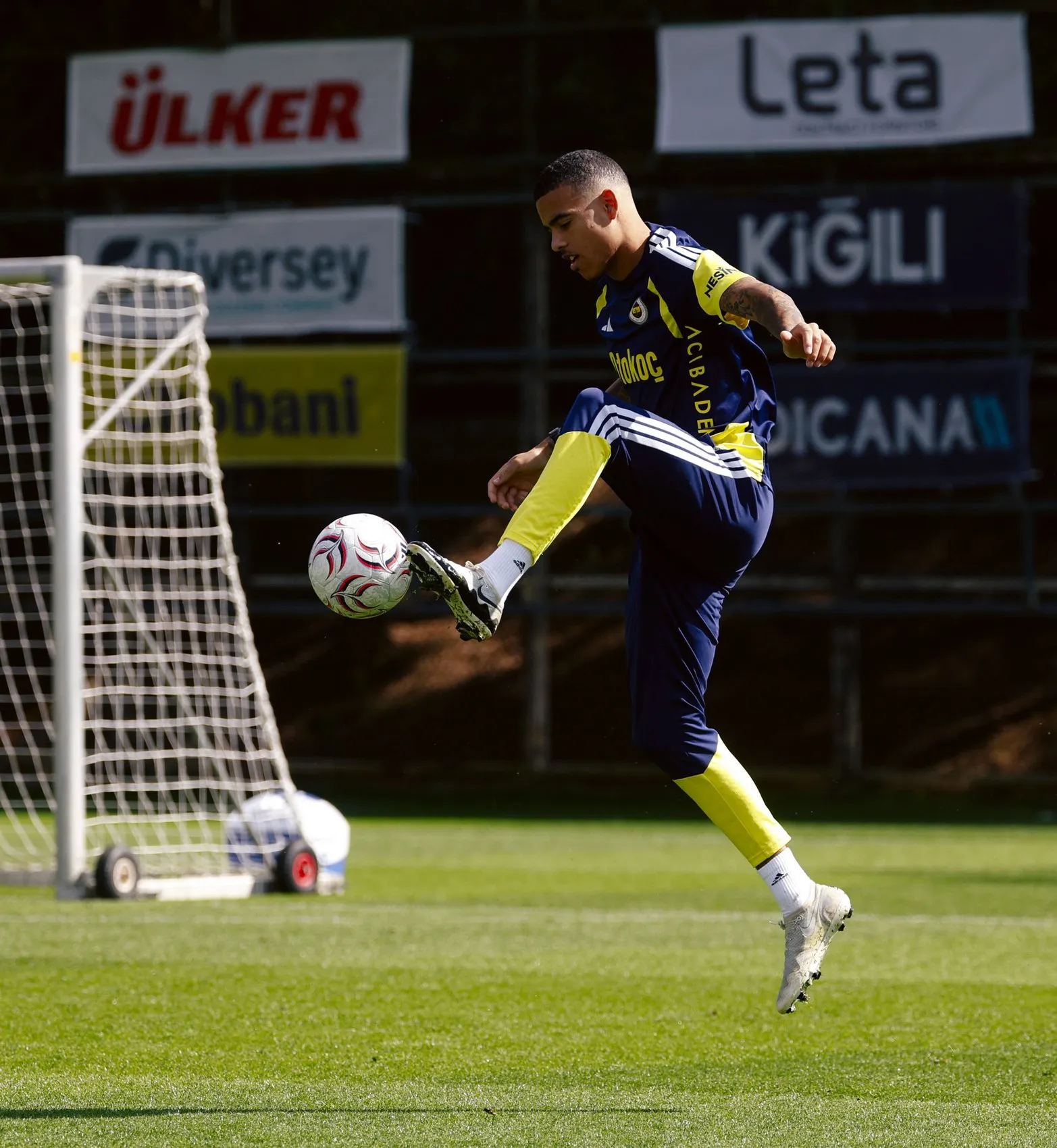 İsmail Kartal yönetimindeki Fenerbahçe'de Rize mesaisi hız kesmiyor
