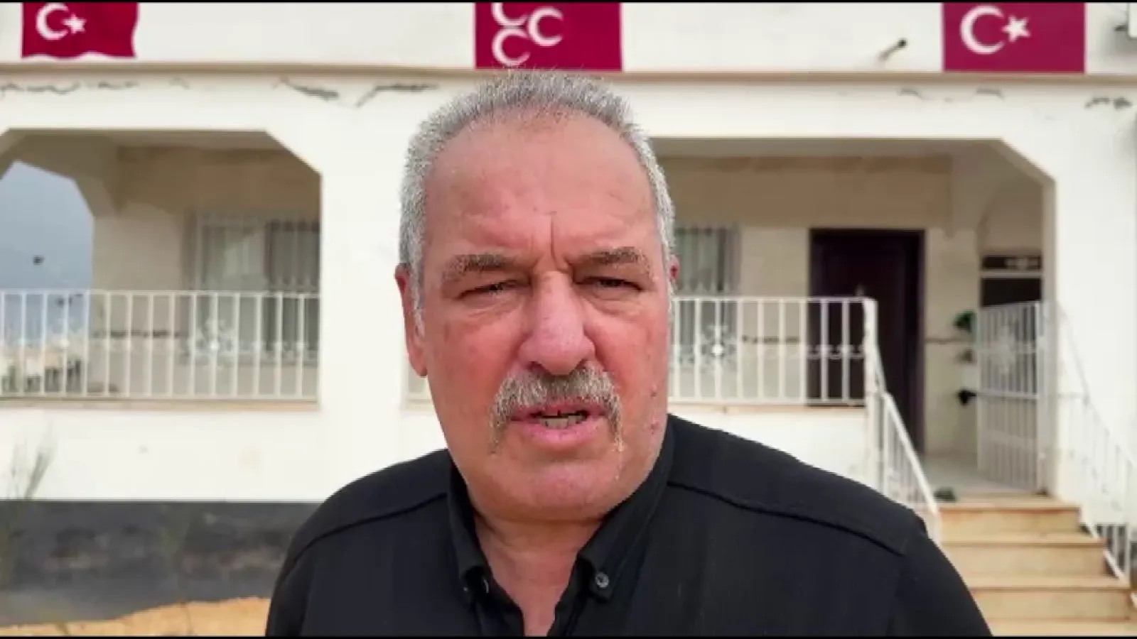 Reyhanlı'da gece yarısı kabusu: Bahçe duvarı saniyeler içinde yerle bir oldu