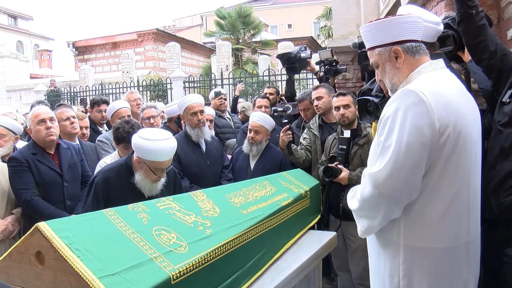 Fatih'te yürek yakan veda: Hafız Mahmut'un son yolculuğu