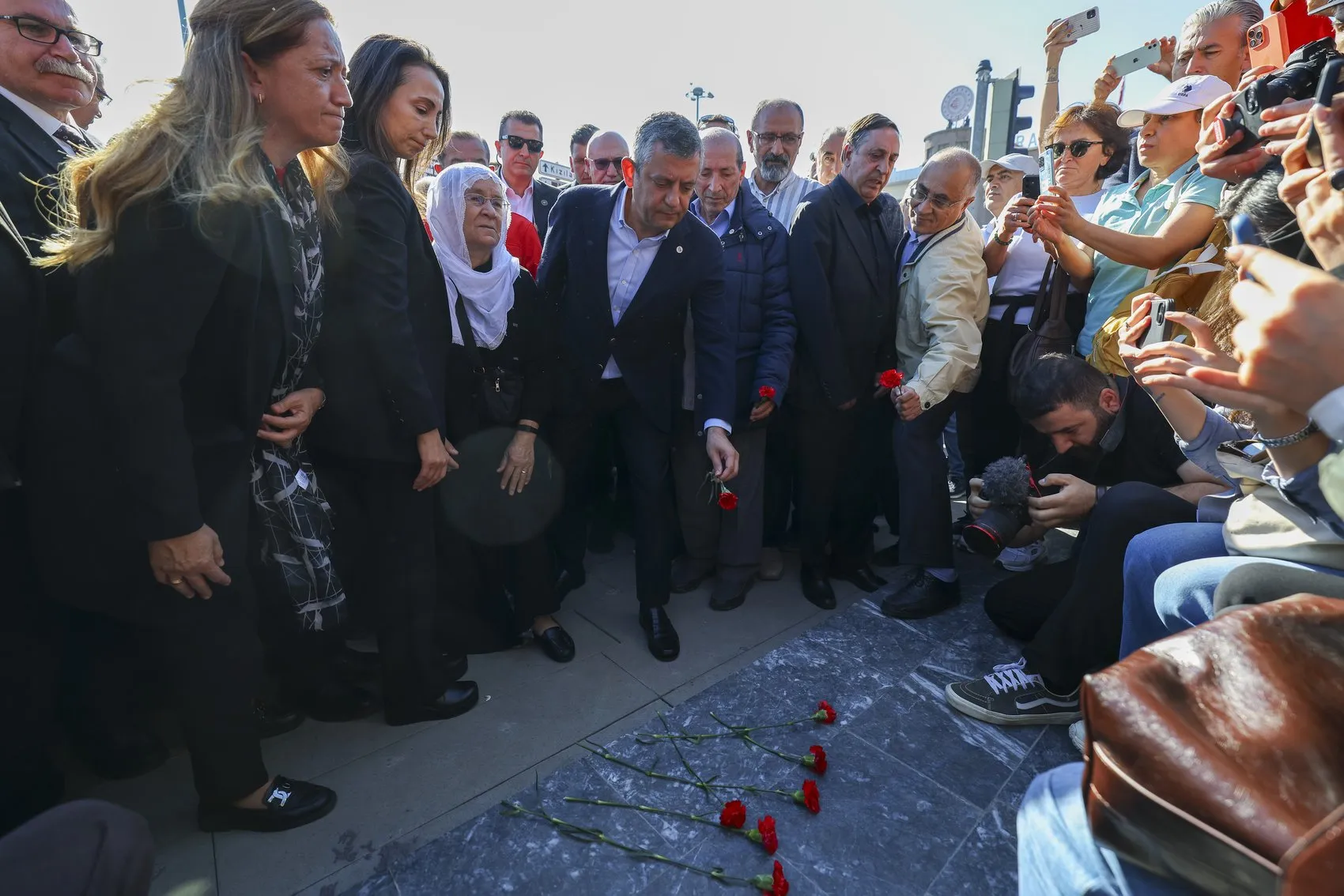Özgür Özel'den iktidara fon krizi çıkışı: Suçluların telaşını vücut dillerinden okuyoruz
