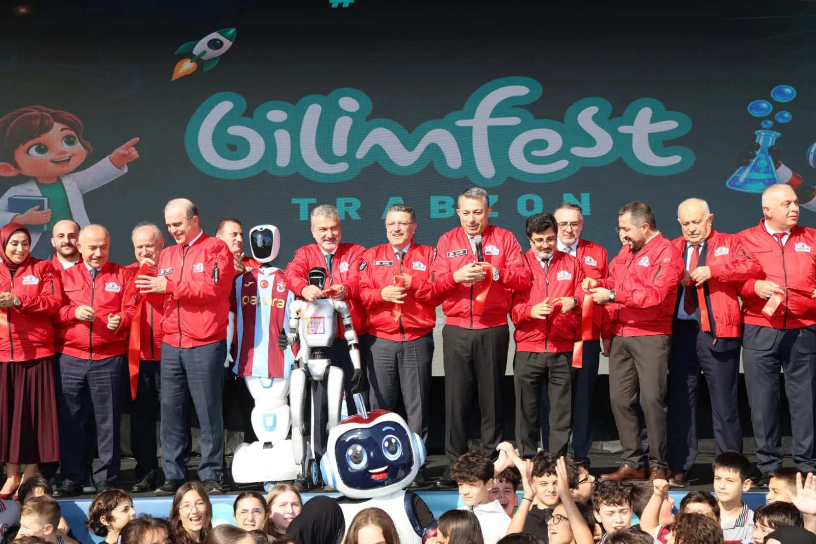Trabzon'da teknoloji rüzgarı: Açılışı yapay zeka robot yaptı, hedef TEKNOFEST