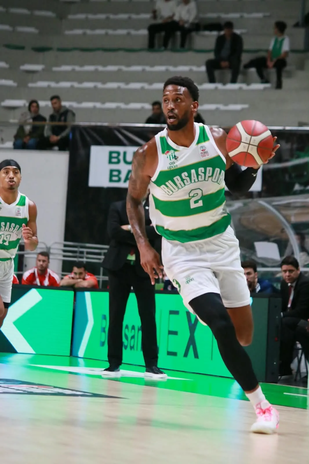 Tofaş Spor Salonu'nda Bahçeşehir Koleji fırtınası: Bursaspor evinde kaybetti
