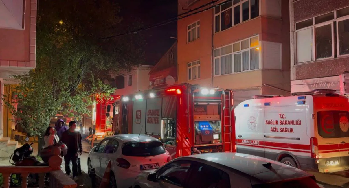 Beykoz'da geceyi aydınlatan alevler: Küçük bir kulübeden yükseldi, binaları yuttu