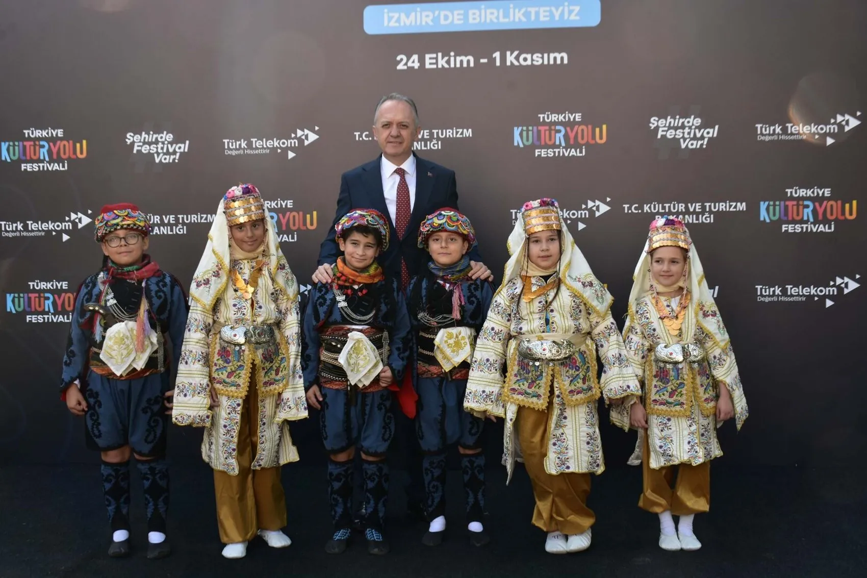 İzmir'de sanat ve lezzet rüzgarı: 9 gün sürecek dev festival başladı