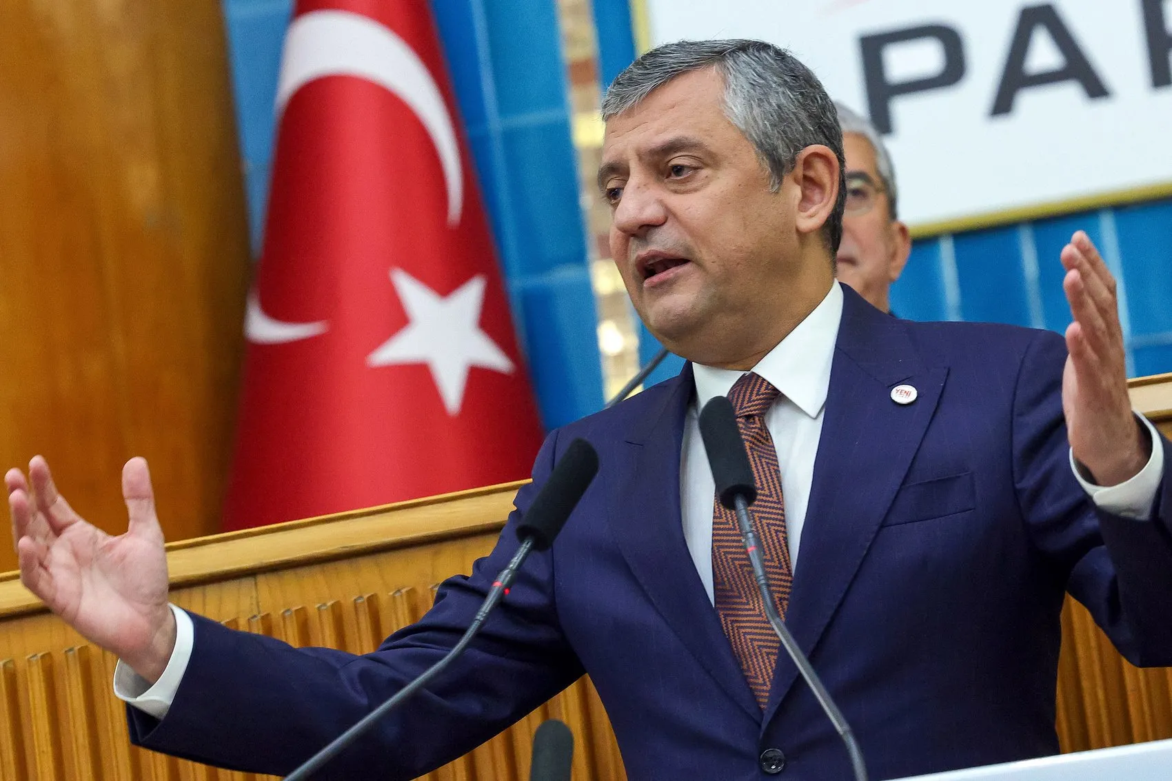 Özgür Özel'den bütçe uyarısı: 2027 yılı 2026'dan çok daha karanlık olacak
