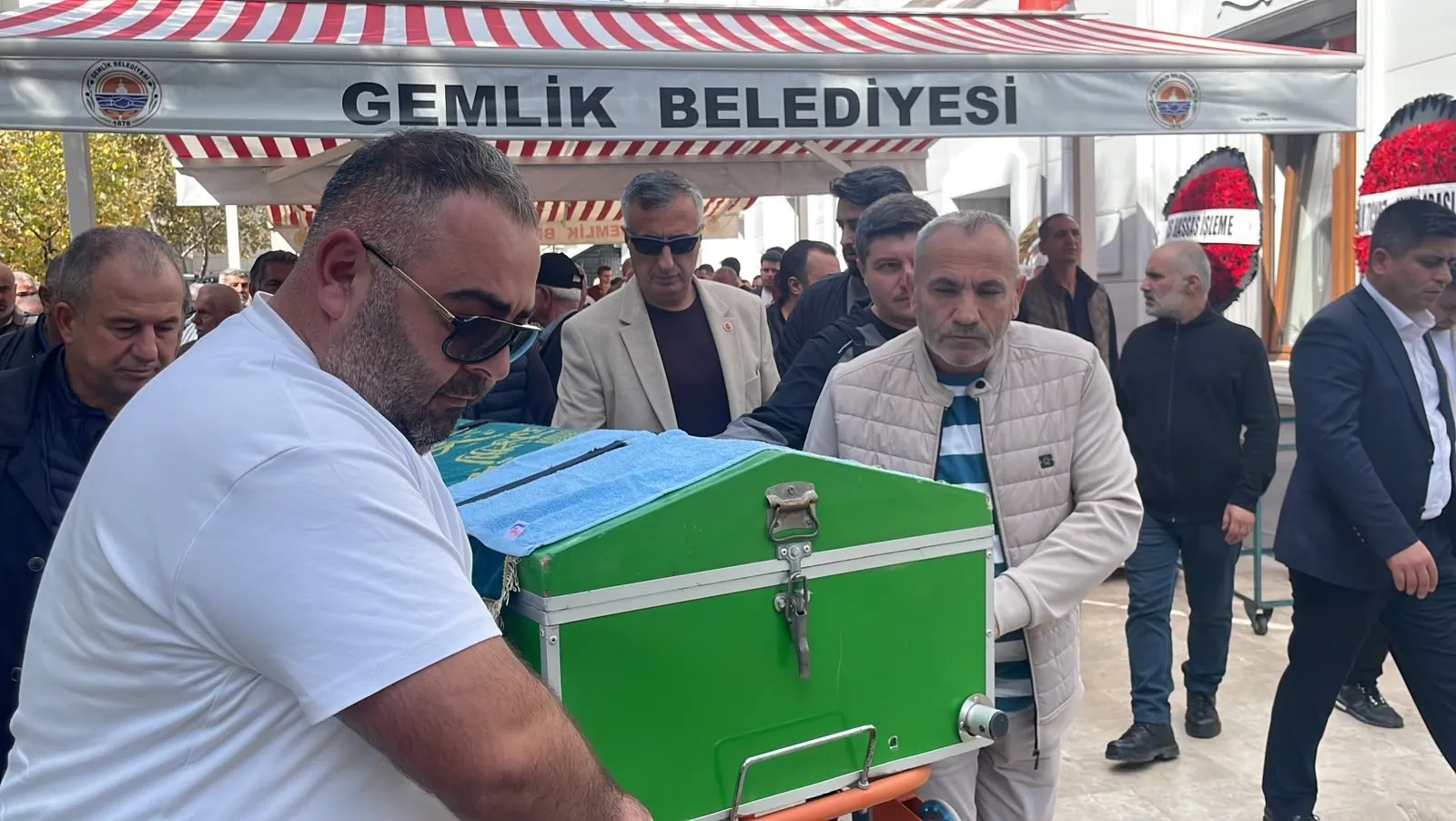 Komşu dehşetinde son veda: Kara çifti gözyaşlarıyla uğurlandı