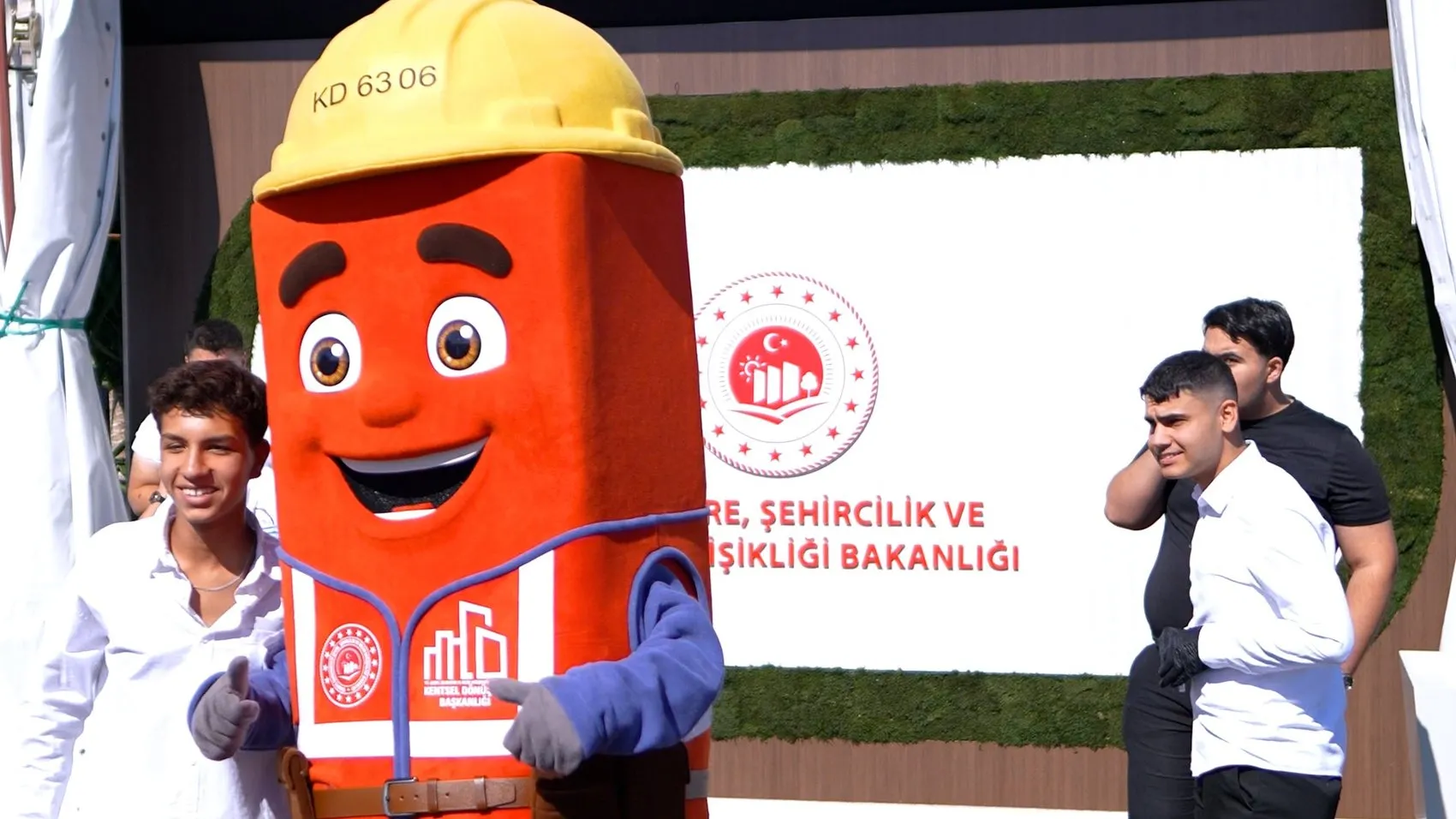 Şanlıurfa’da TEKNOFEST Rüzgarı: Bakan Kurum Geleceğin Mühendisleriyle Buluştu