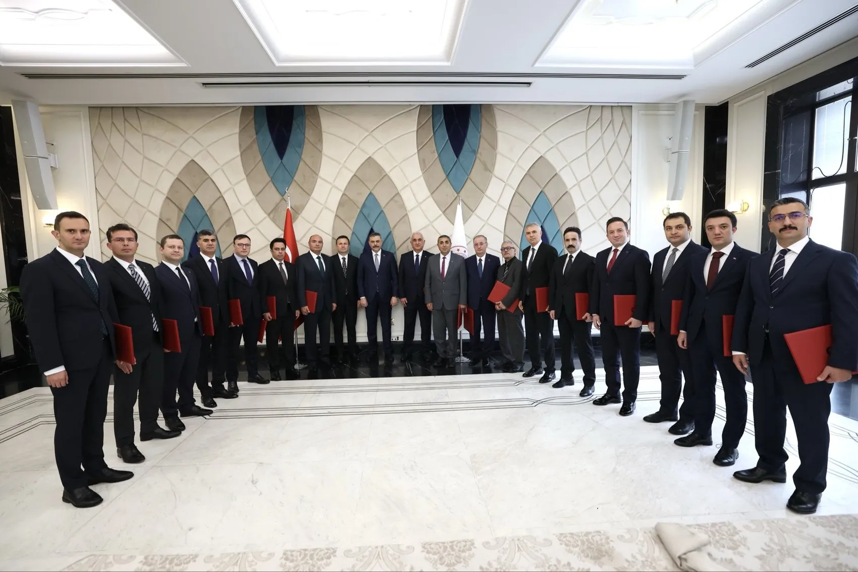 Devletin şefkat elini uzatan 17 isme özel takdir: Başarı kriteri hayır duası oldu