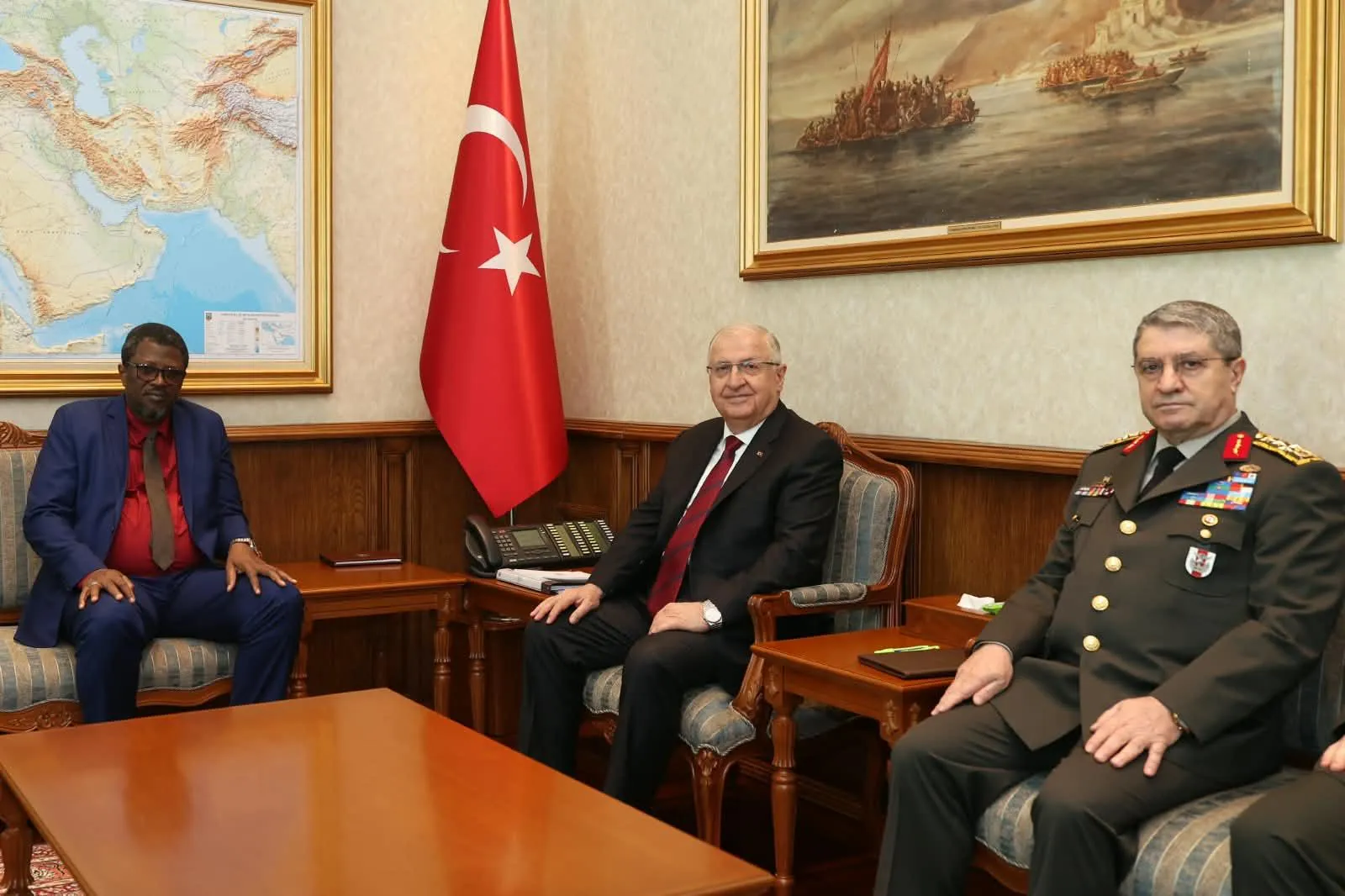 Ankara'da kritik savunma diplomasisi: Gambiyalı mevkidaş için resmi karşılama