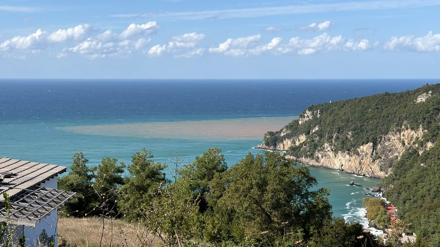 Bartın'da doğa olayı: Karadeniz'in suları çamura bulandı