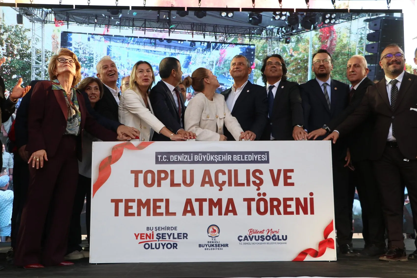 Özgür Özel'den Denizli'de kapsayıcılık mesajı: Partimizin kapısı herkese ardına kadar açık
