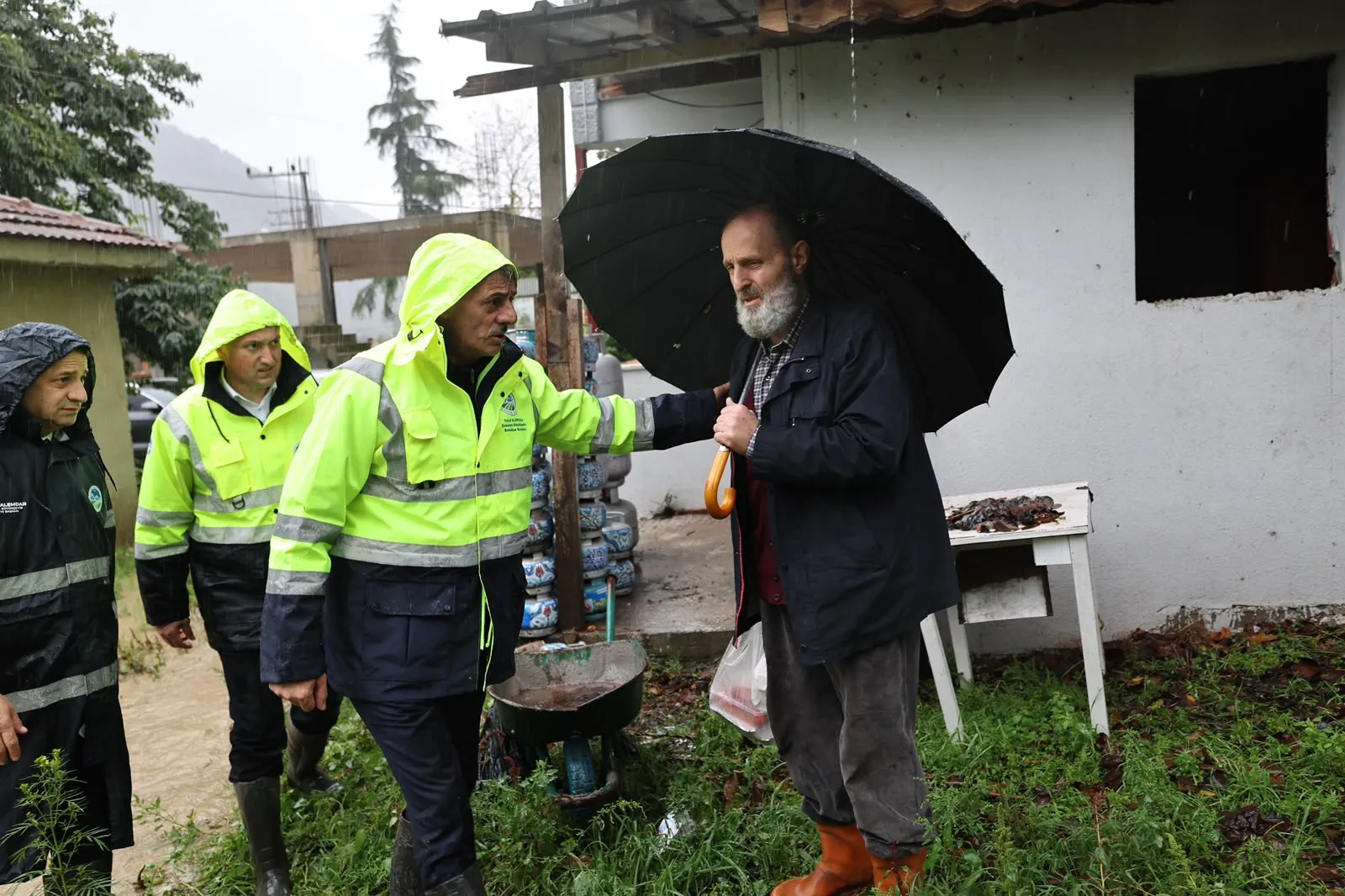 Sakarya'da metrekareye 241 kilogram yağış düştü: 120 kişi sel sularından son anda kurtarıldı