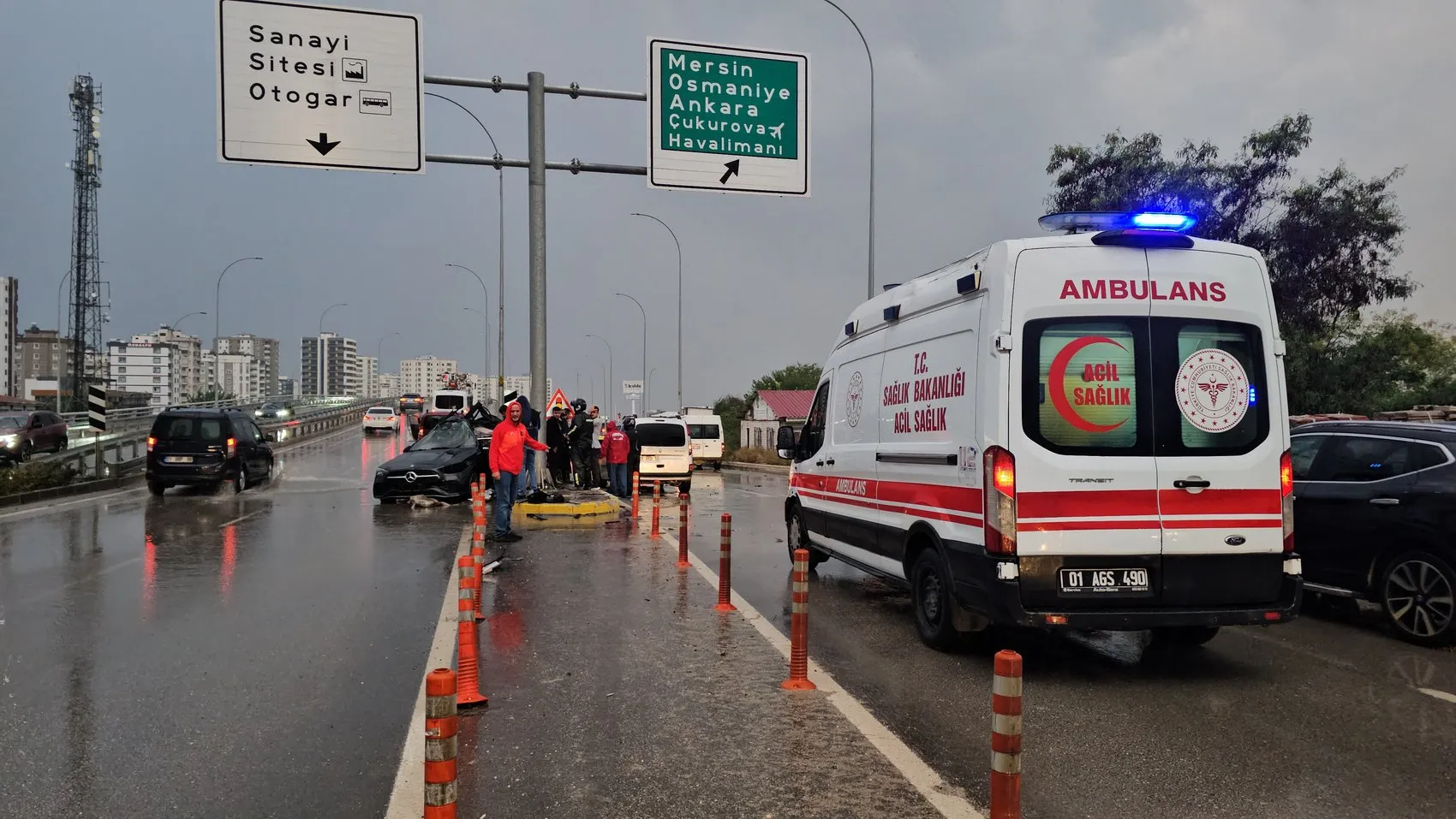 Adana'da yağmurun ardından gelen acı haber: Genç sürücü direksiyon hakimiyetini kaybetti