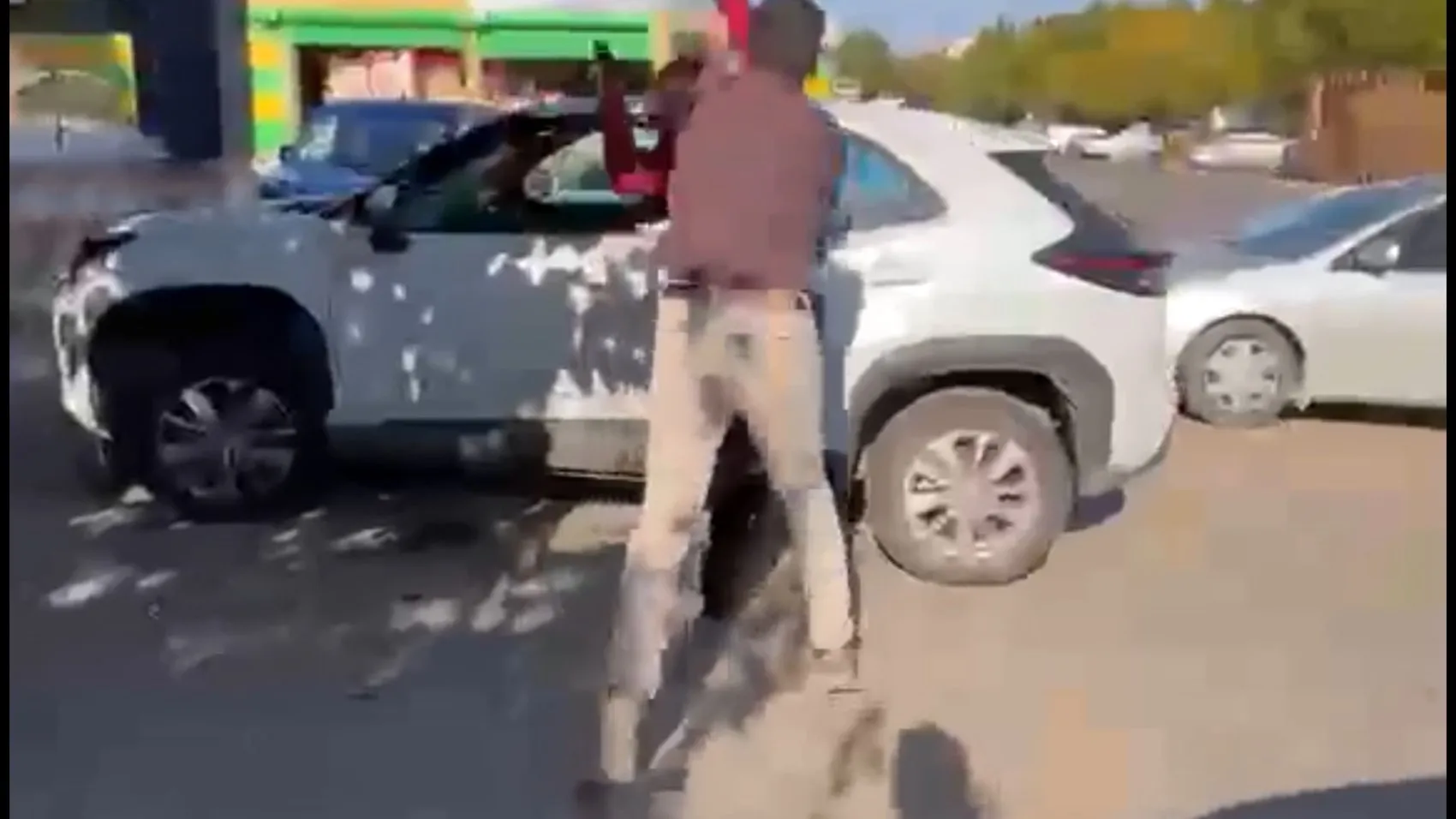 Şanlıurfa'da hesaplaşma: Bıçaklı saldırganın sopalı dayakla biten kaçışı