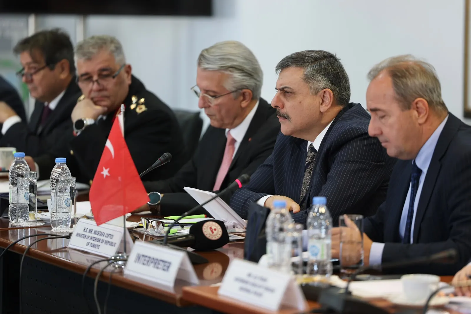 Atina'da kritik güvenlik zirvesi: Türkiye'den suçluların iadesi için net mesaj
