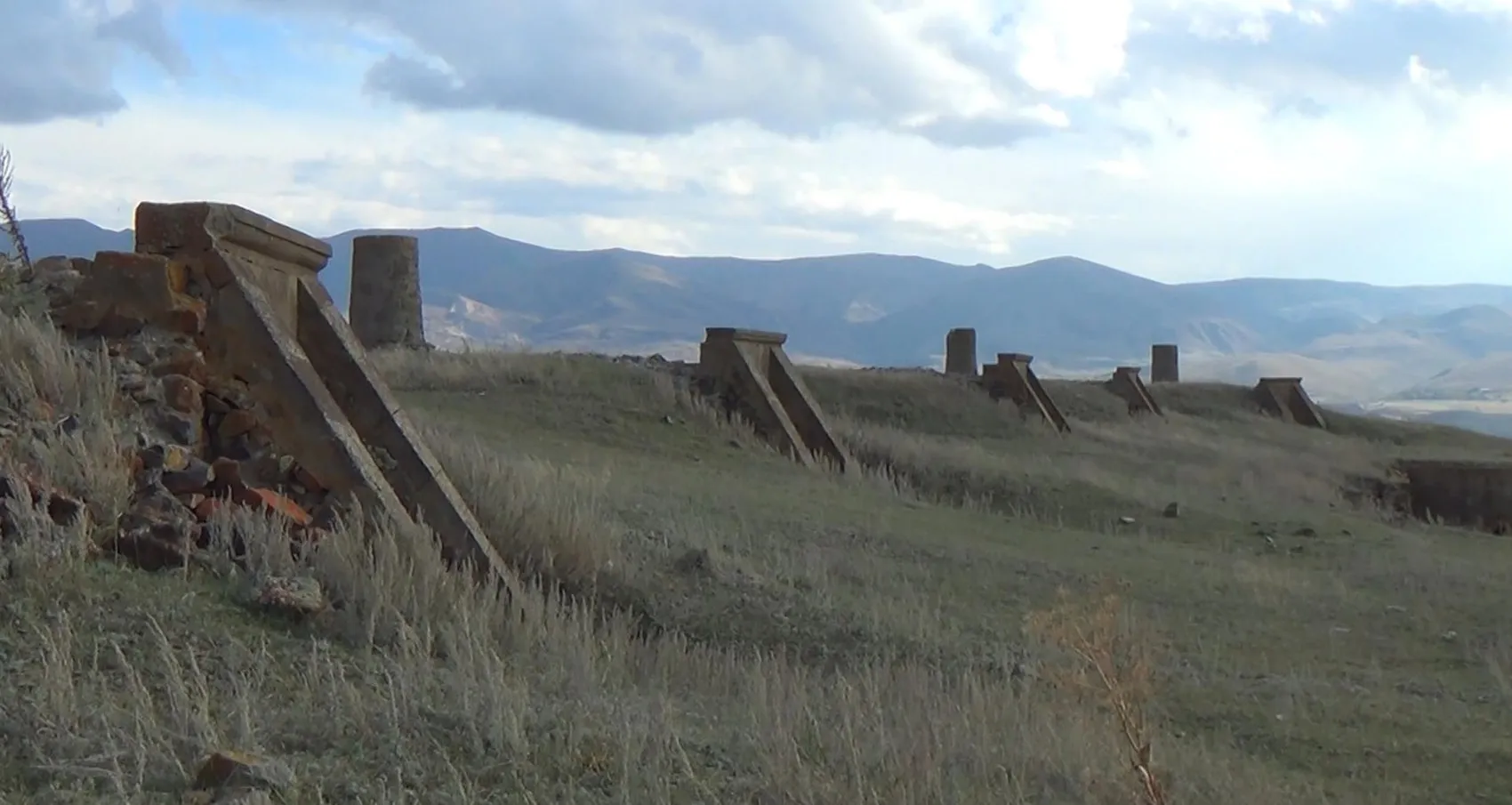 Erzurum'un genç turizmcileri şehri keşfediyor: Tarihi tabyalarda ilk ders