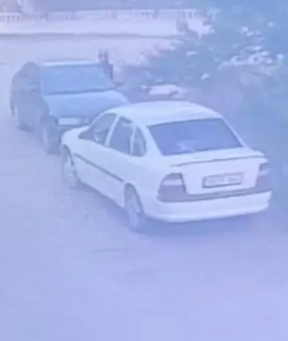 Bolu'da gündüz vakti otomobil hırsızlığı: Güvenlik kamerası her şeyi kaydetti