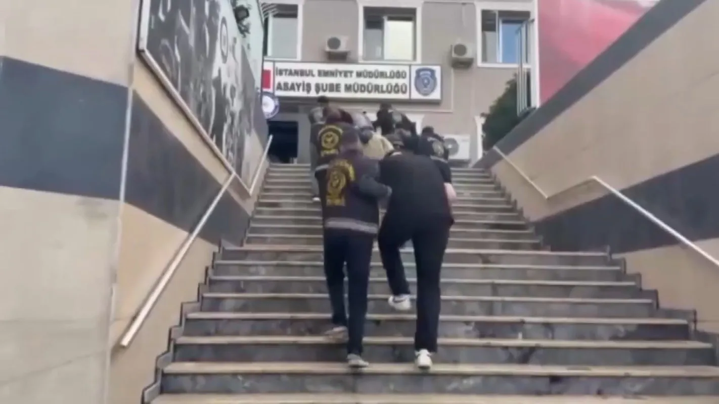 Dijital dünyada kaosun bedeli ağır oldu: Sosyal medya fenomenlerine eş zamanlı baskın