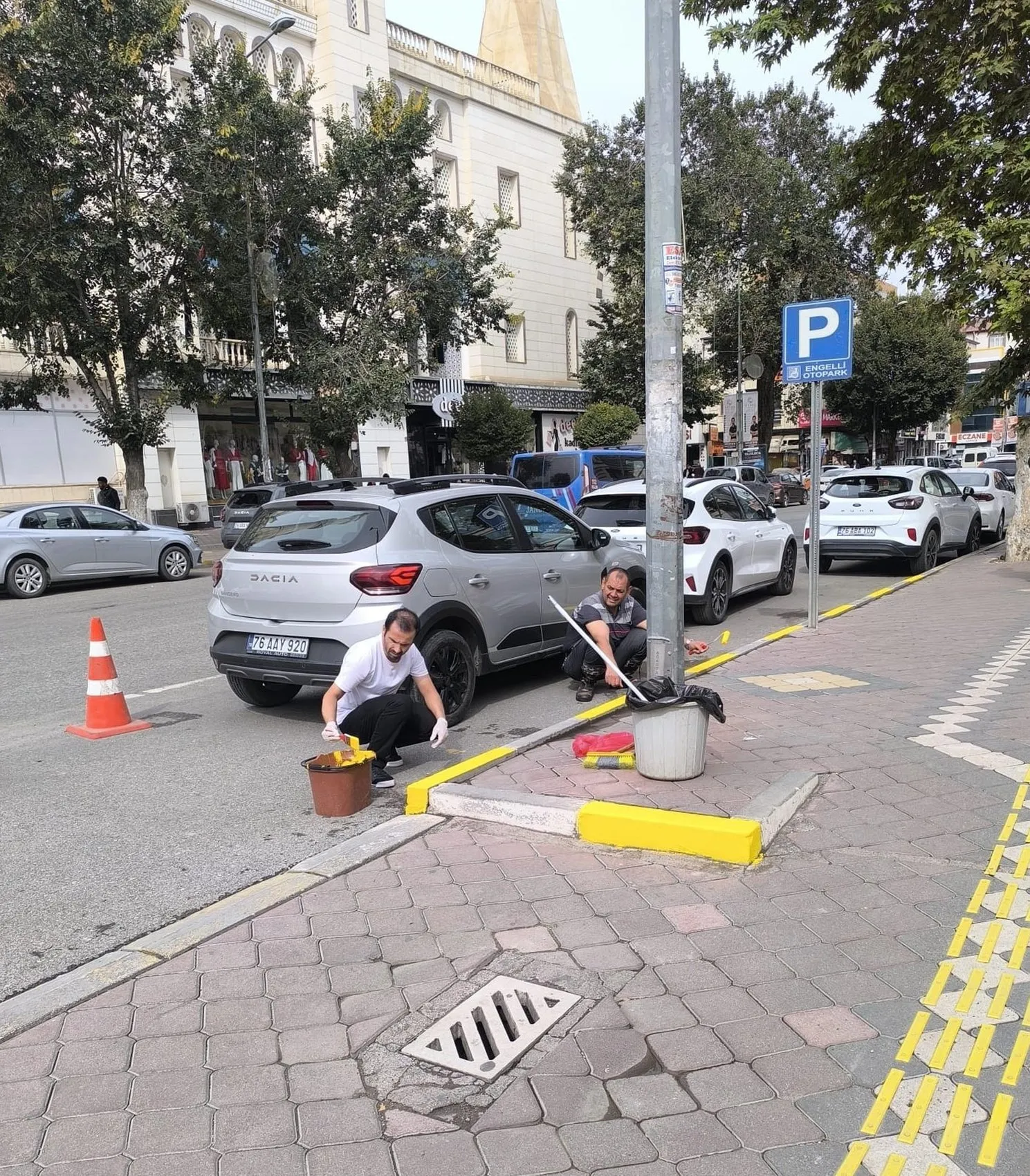 Iğdır'da cadde ve sokaklar değişiyor: Valilik personeli fırçayı eline aldı
