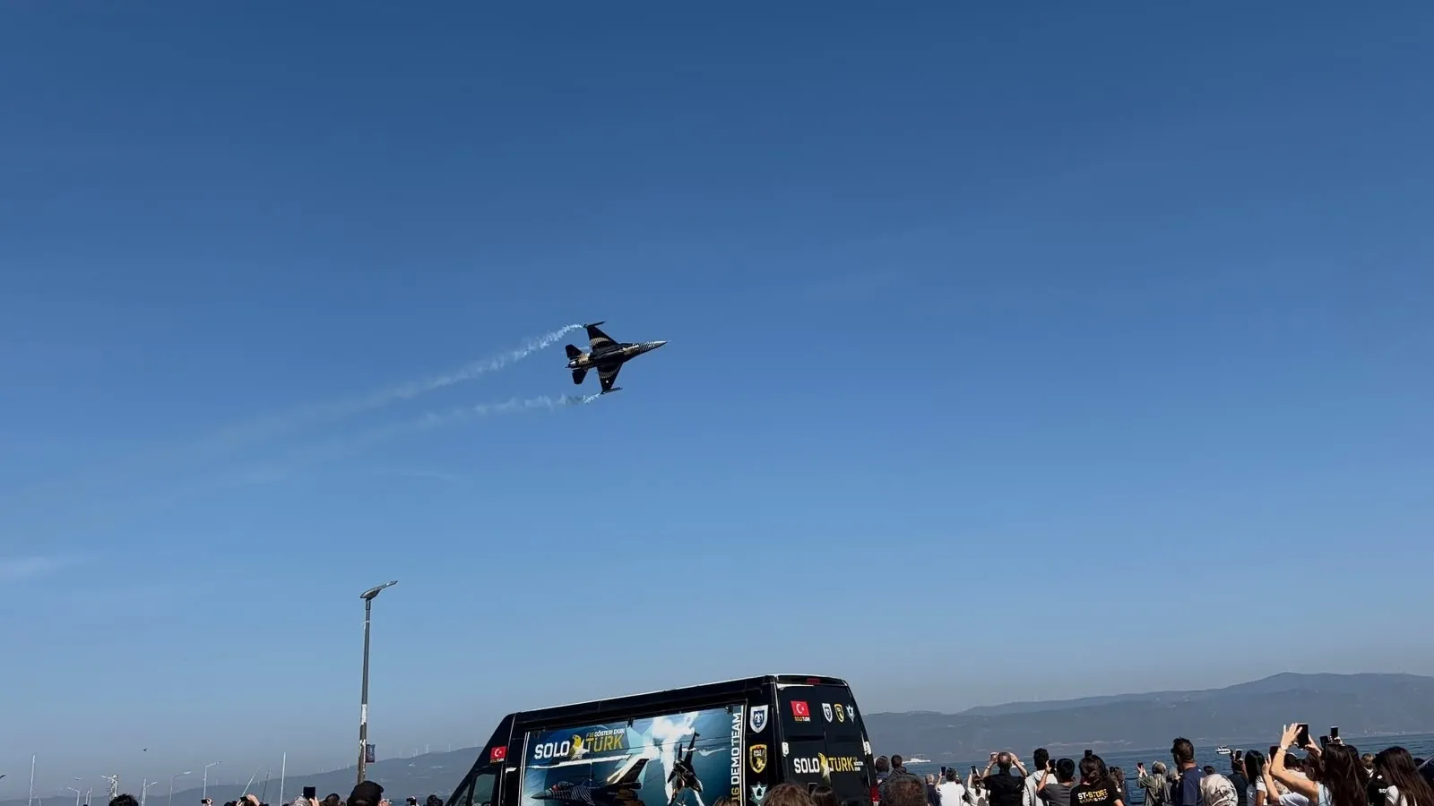 Mudanya semalarında nefes kesen anlar: SoloTürk 104. yıla özel havalandı