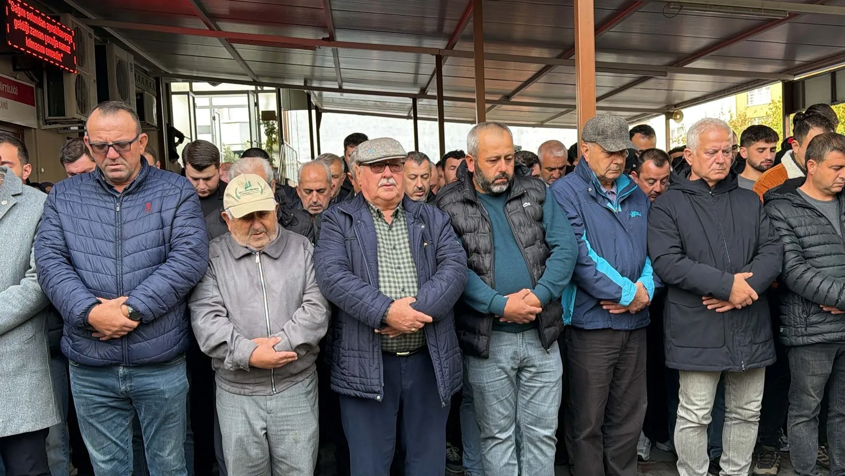 Çanakkale'de yürek yakan veda: Genç Efe toprağa verildi