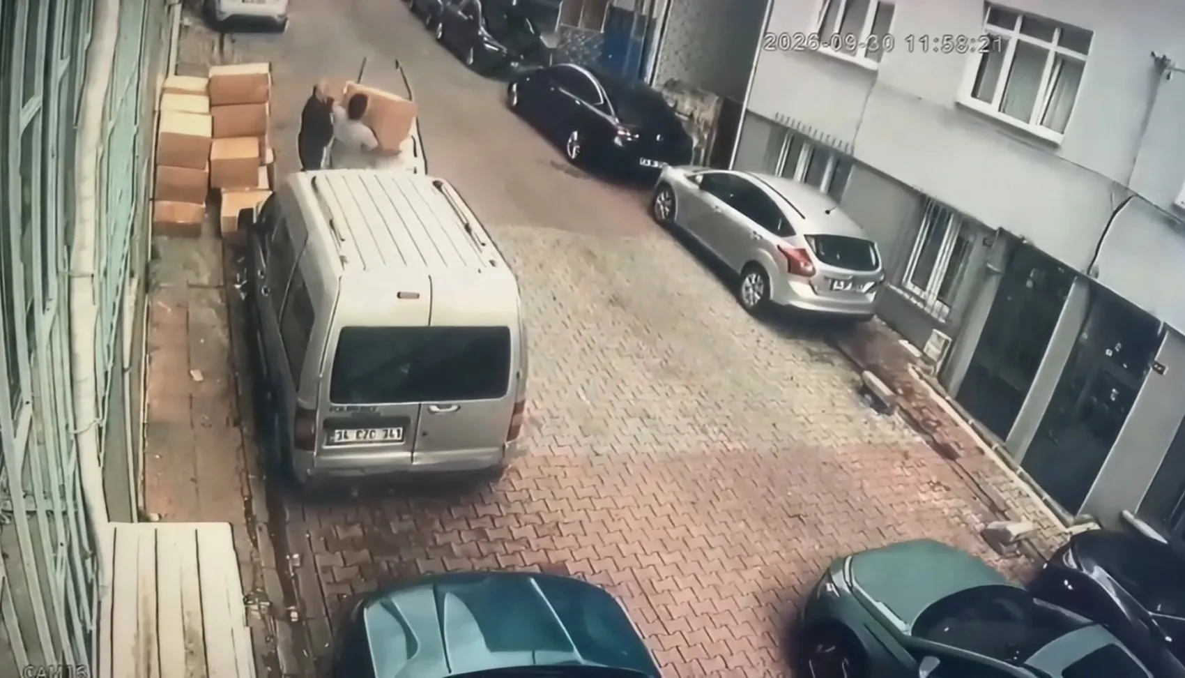 Çöp konteynerindeki şüpheli koliler devasa bir uyuşturucu ağını deşifre etti
