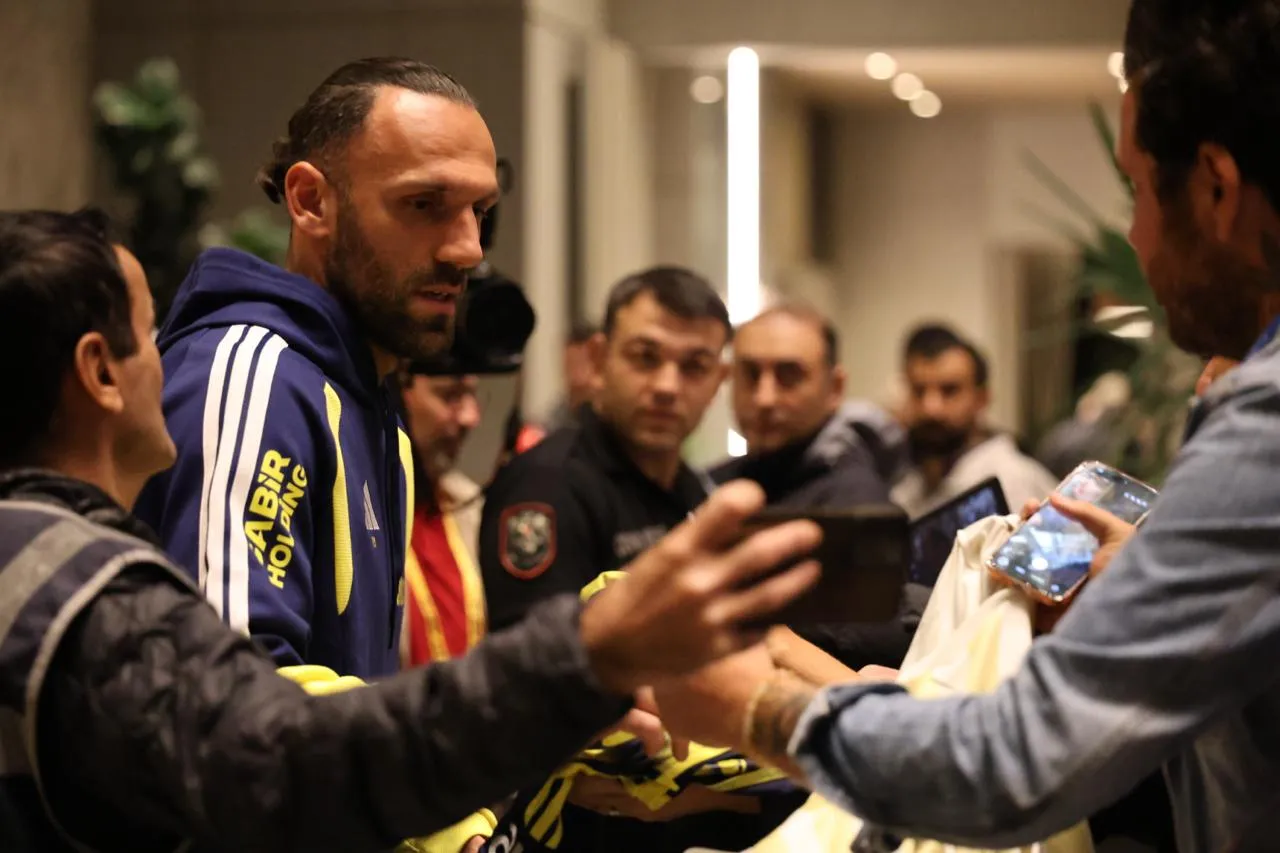 Fenerbahçe Rize'de: Sarı-lacivertli kafileyi coşkulu bir kalabalık karşıladı