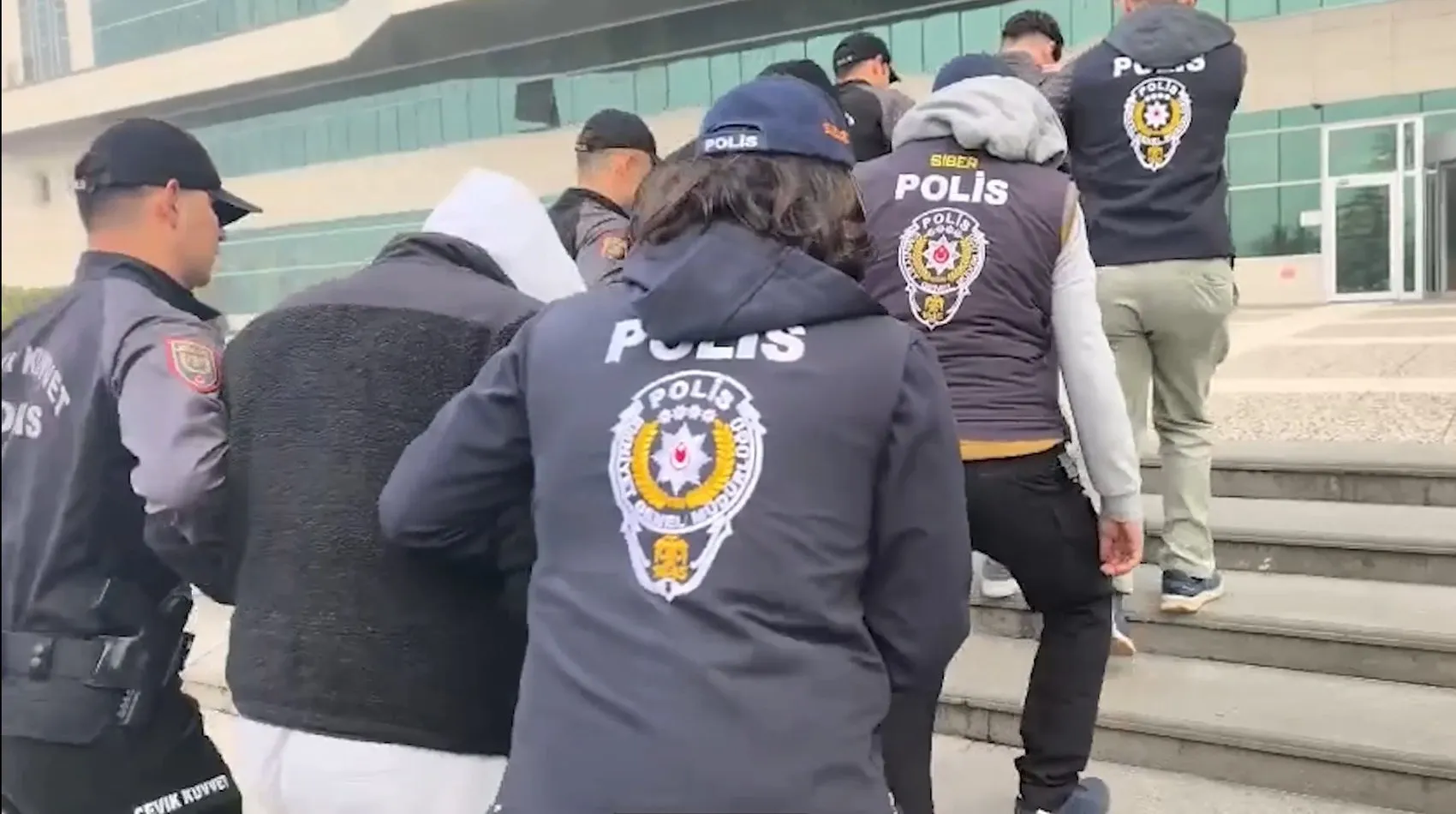 Dijital dünyada büyük temizlik: 35 şehirde eş zamanlı siber operasyon