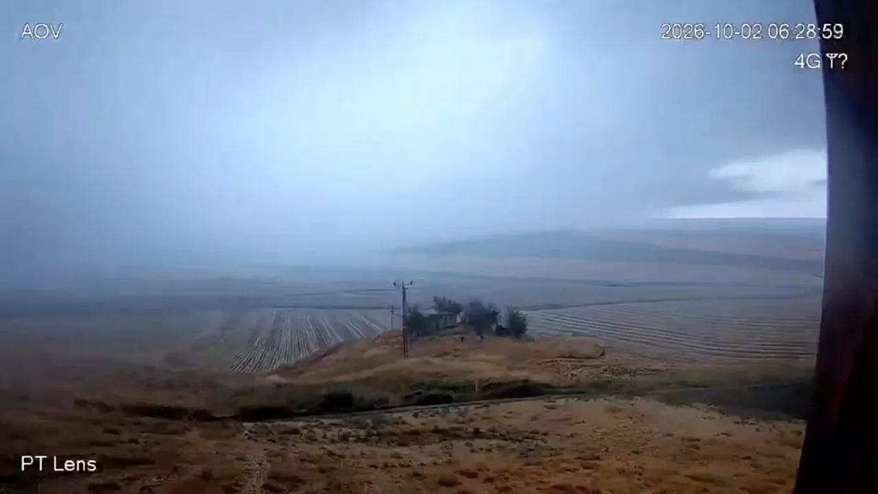 Bismil'de dehşet anları: Minare evin üzerine böyle devrildi