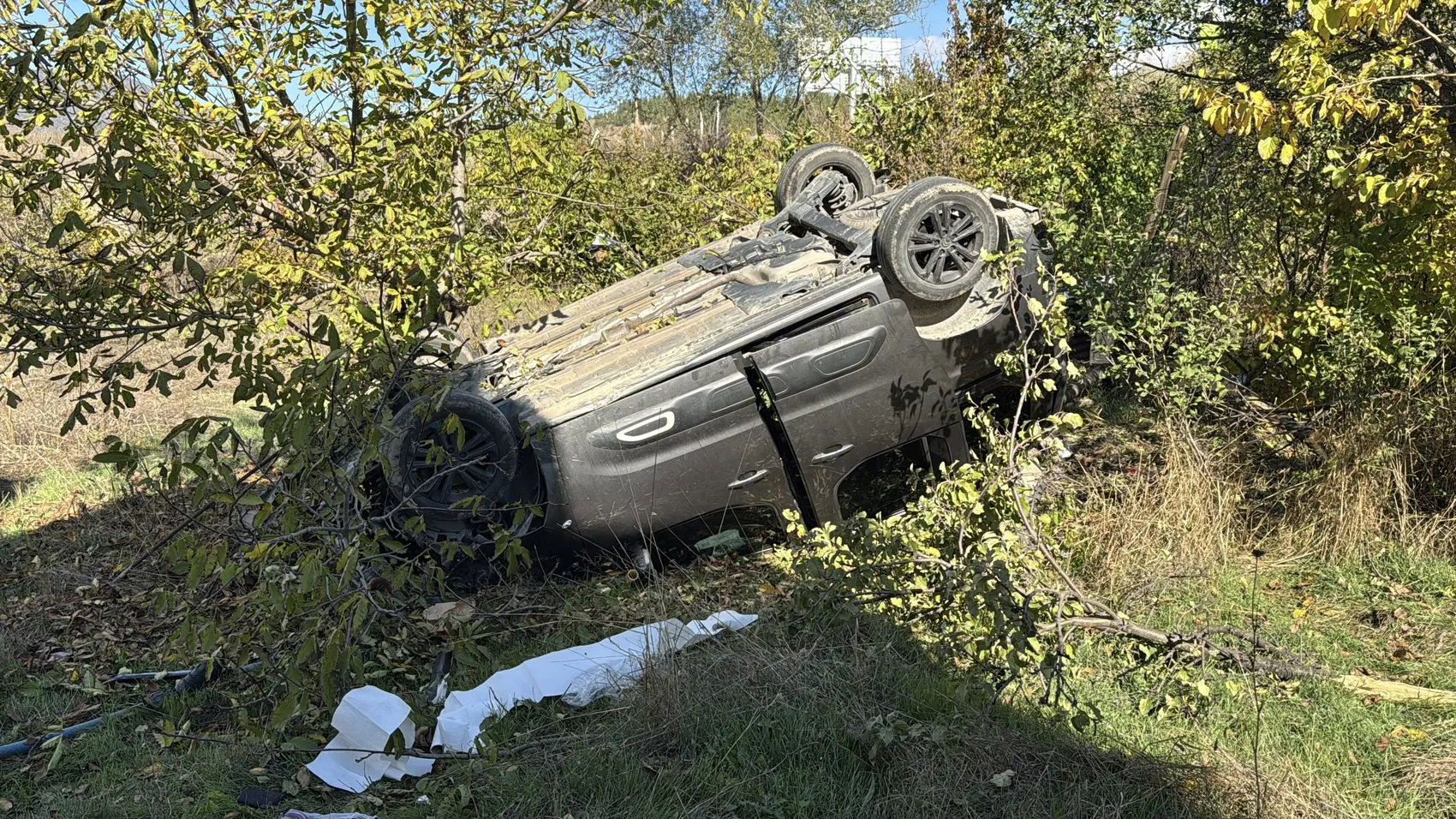 Karabük'te yolculuk acı bitti: Bahçeye uçan araçta bir can kaybı