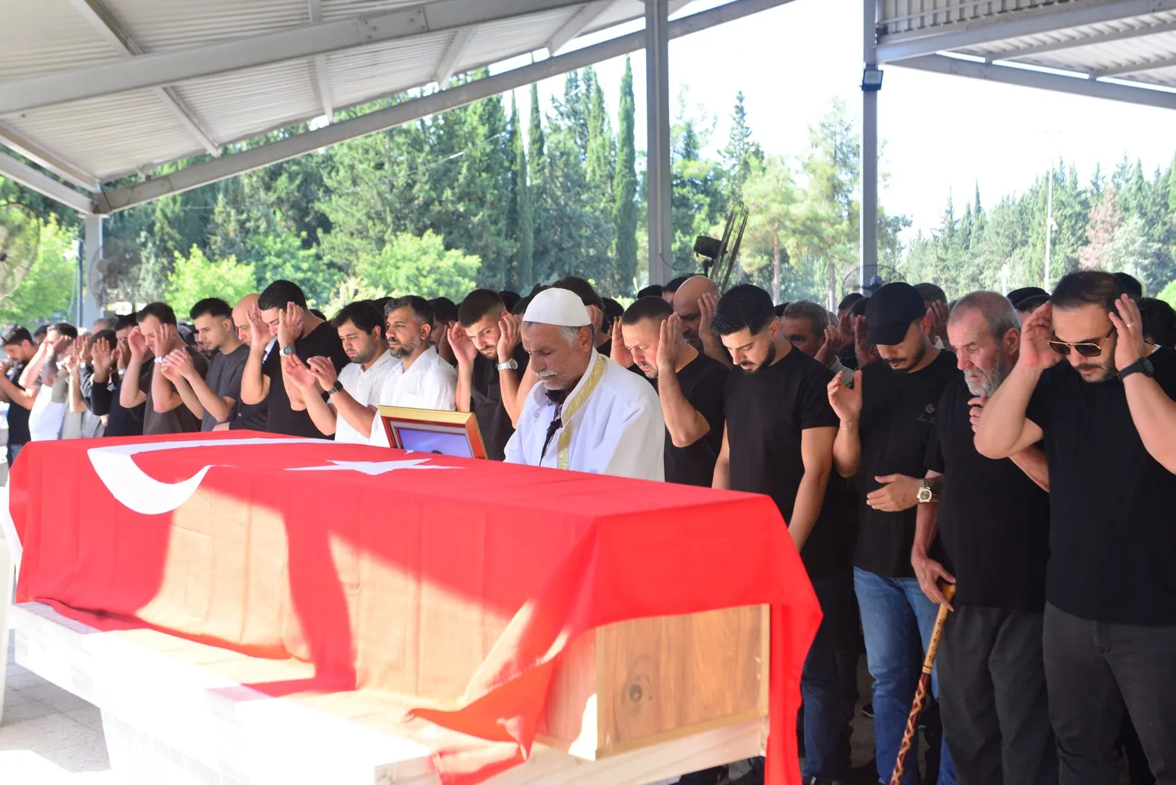 Denizden gelen acı haber Adana'yı yasa boğdu: Genç yolcu son yolculuğuna uğurlandı