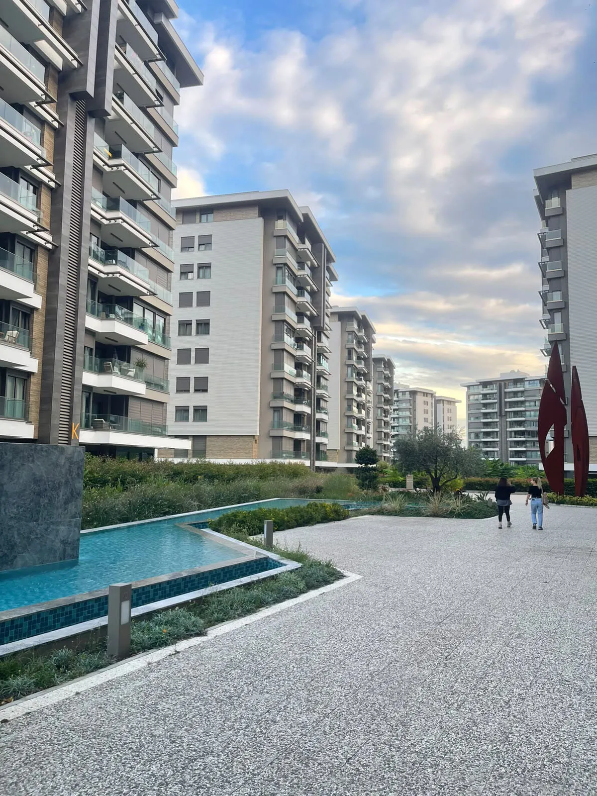 Antalya'da site sakinlerine pompalı tüfekli dehşet: Çocuklar sokağa çıkmaya korkuyor