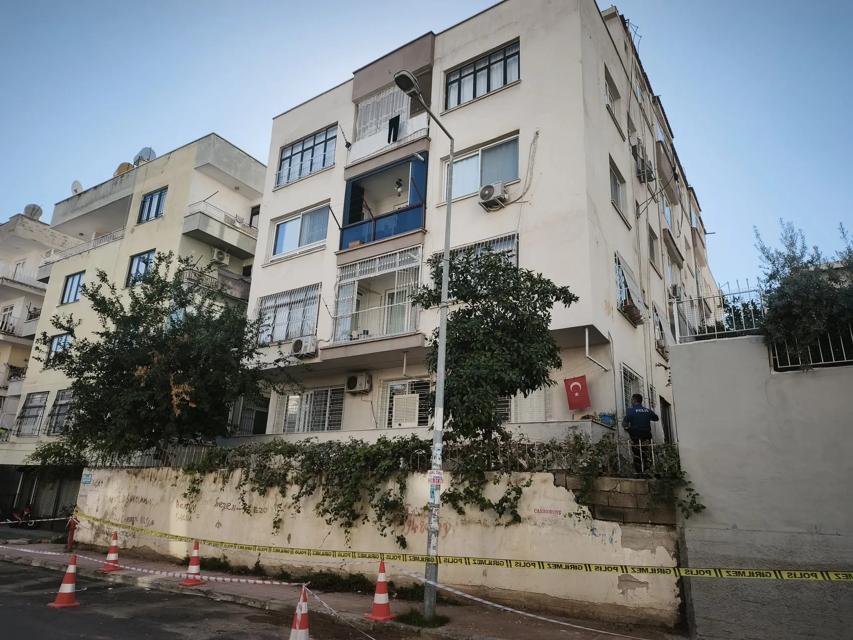 Mersin'de korku dolu gece: 40 kişi evlerinden tahliye edildi
