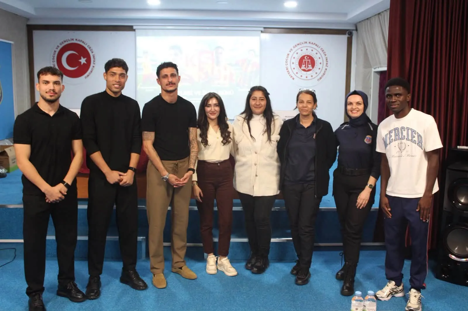 Sahadaki liderlikten sosyal sorumluluğa: Kayserisporlu yıldızlar gençlerle buluştu