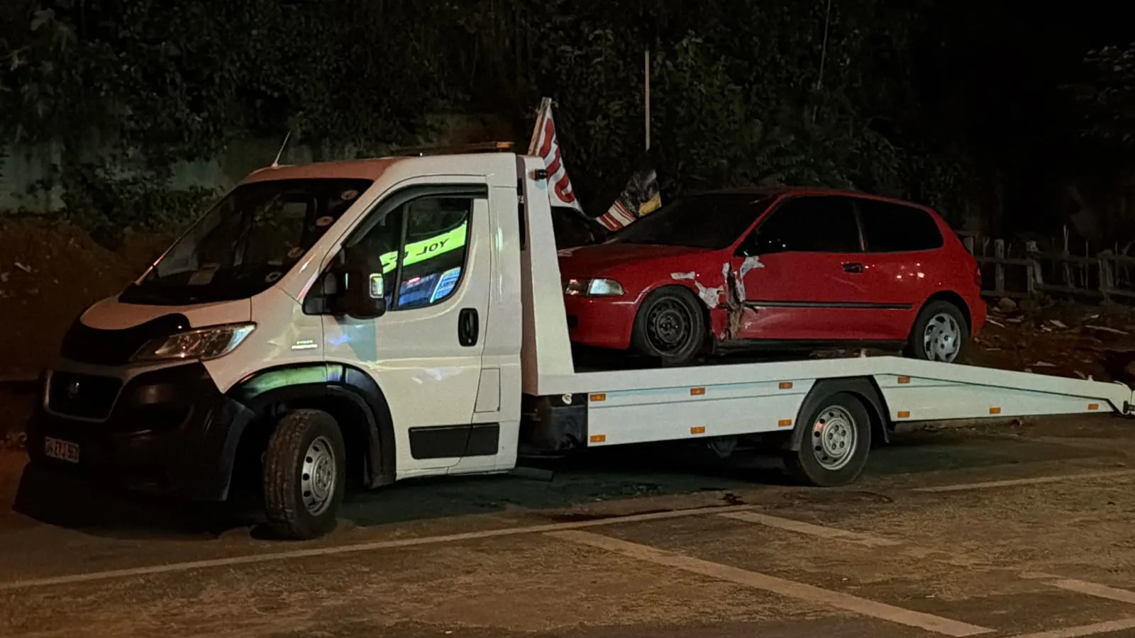 Sarıyer'de gece yarısı dehşeti: Kontrolden çıkan otomobil ortalığı savaş alanına çevirdi