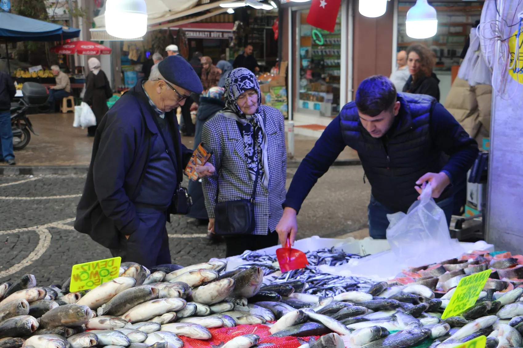 Karadeniz'de palamut bereketi: Sofralardaki şölen bir ay daha sürecek