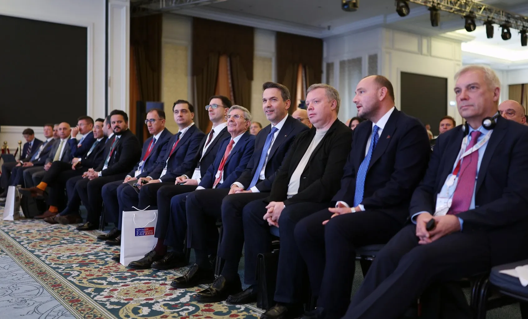 Enerji diplomasisinde yeni dönem: Türkiye küresel krizlere karşı köprü kuruyor