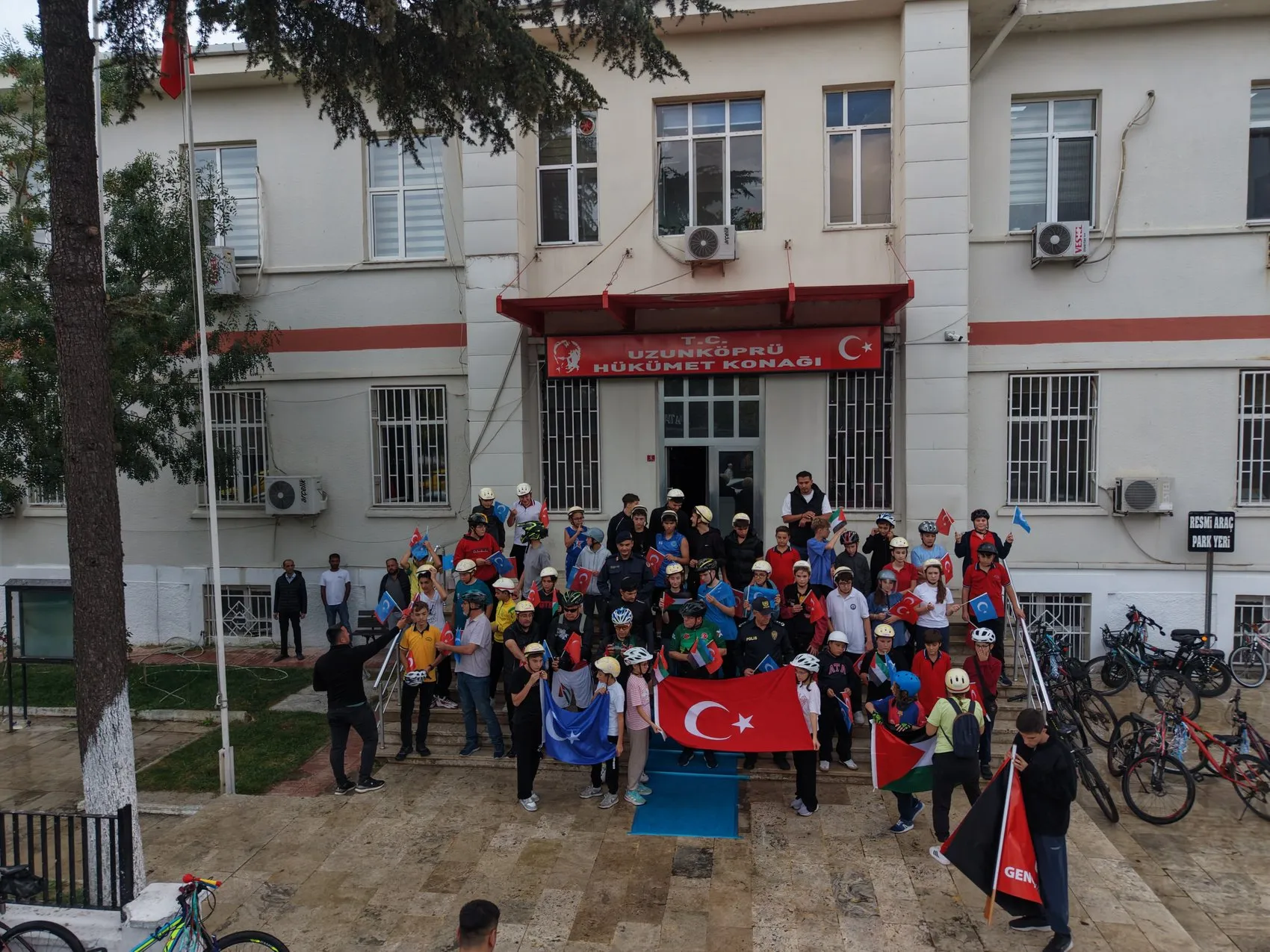 Uzunköprü'de vicdan nöbeti: İki kıta için aynı anda pedal çevirdiler