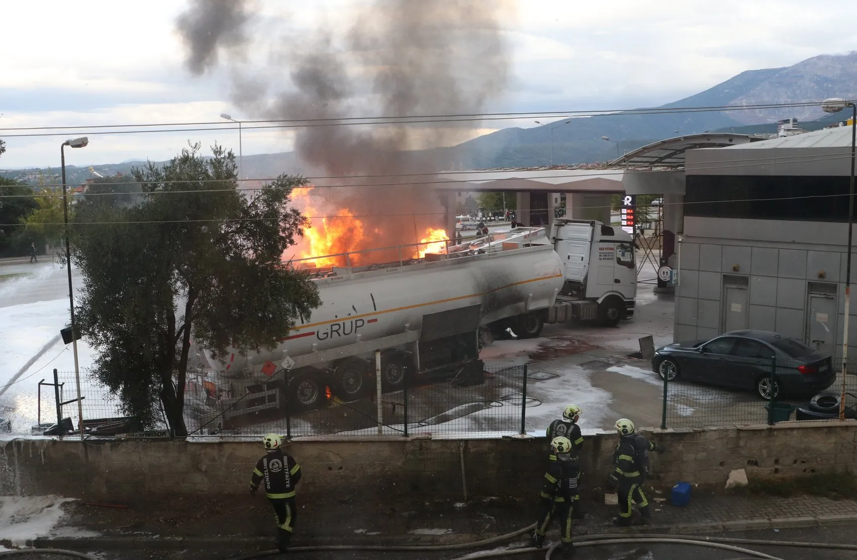 Denizli'de akaryakıt istasyonunda korku dolu anlar: Bir anlık dikkatsizlik faciaya yol açıyordu